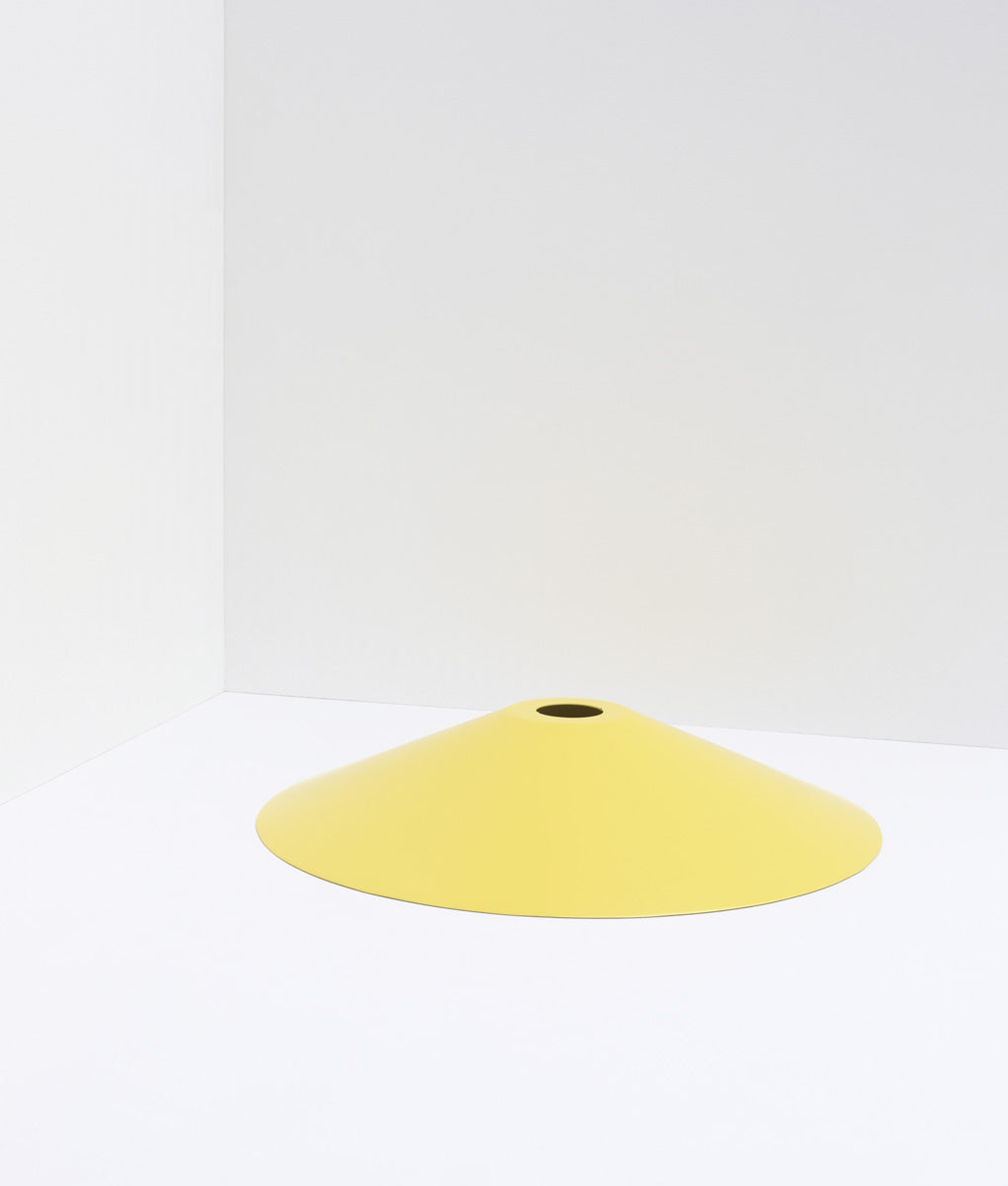 Abat-jour évasé en métal peint, grand modèle, jaune bouton d'or - La Quincaillerie moderne