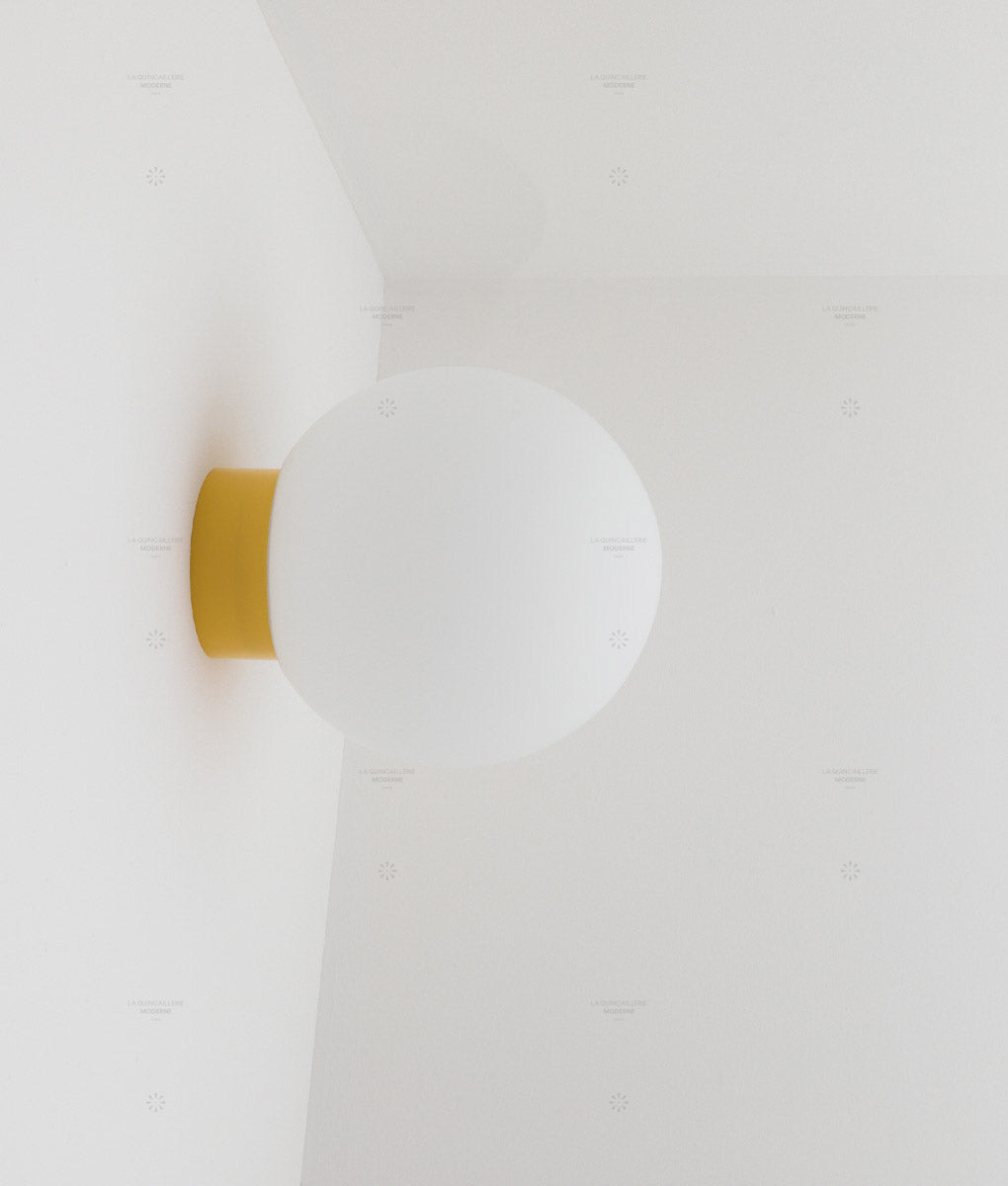La Quincaillerie moderne - Applique / plafonnier "Bauhaus", jaune tournesol opaline blanche
