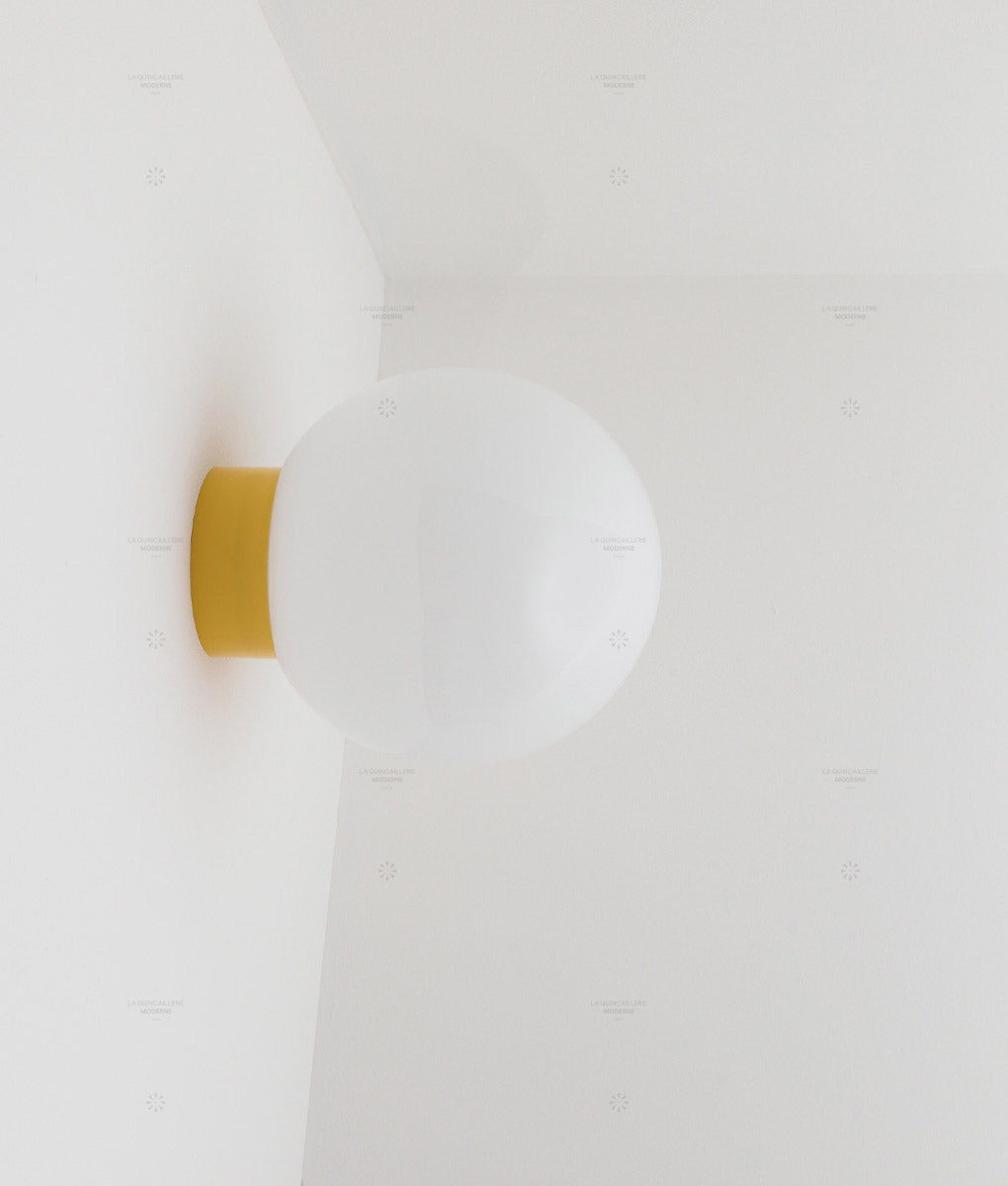 La Quincaillerie moderne - Applique / plafonnier "Bauhaus", jaune tournesol opaline blanche