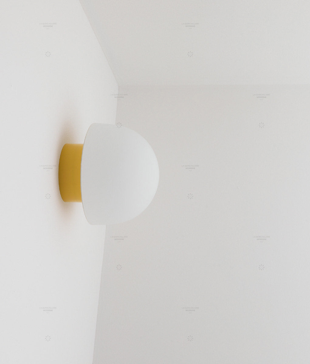 La Quincaillerie moderne - Applique / plafonnier "Bauhaus", jaune tournesol opaline blanche