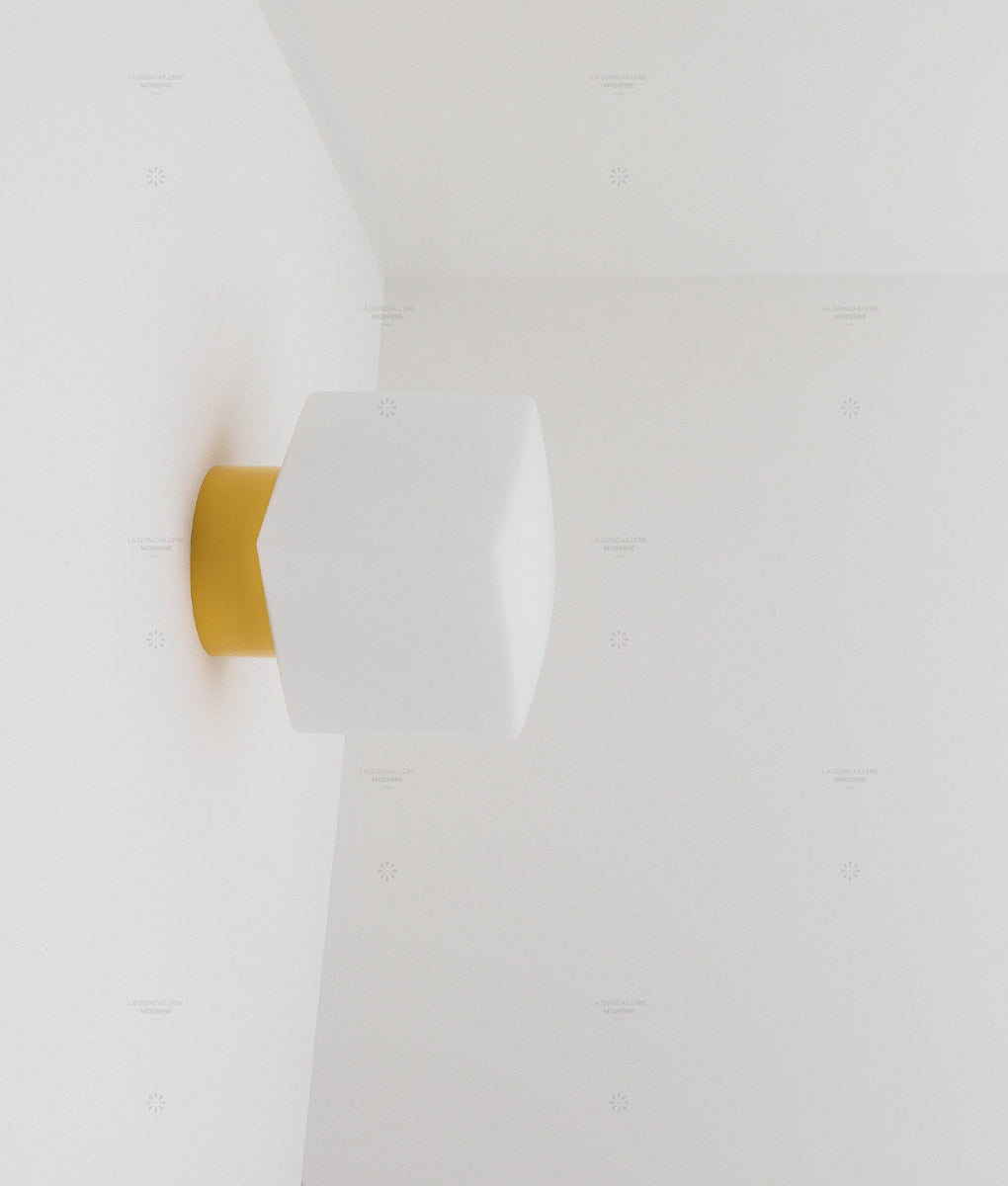 La Quincaillerie moderne - Applique / plafonnier "Bauhaus", jaune tournesol opaline blanche