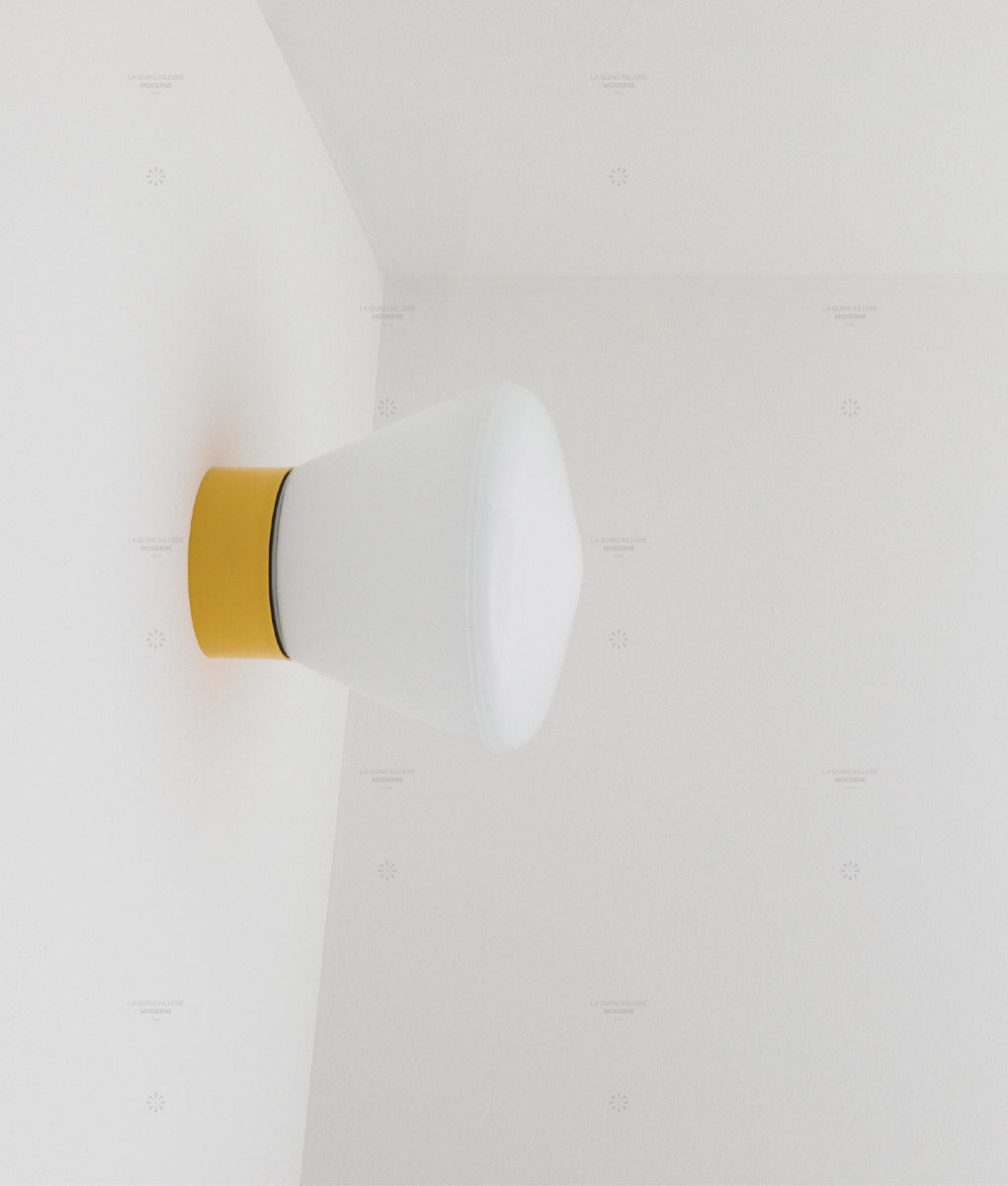 La Quincaillerie moderne - Applique / plafonnier "Bauhaus", jaune tournesol opaline blanche