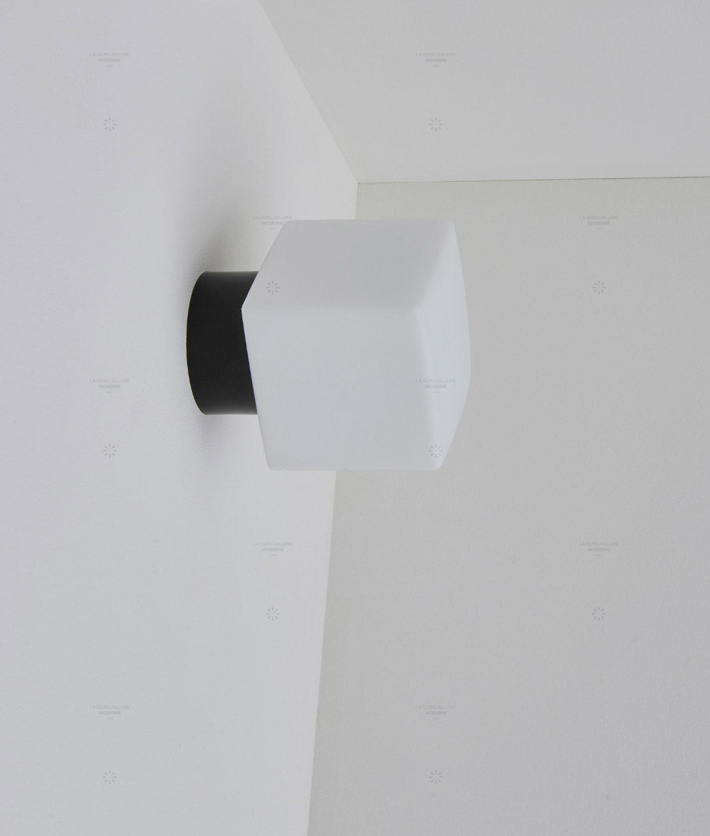 La Quincaillerie moderne - Applique / plafonnier "Bauhaus", noir opaline blanche