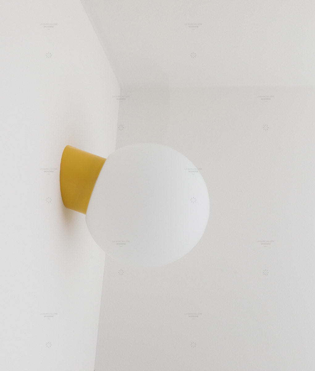 La Quincaillerie moderne - Applique / plafonnier "Bauhaus", jaune tournesol opaline blanche mate