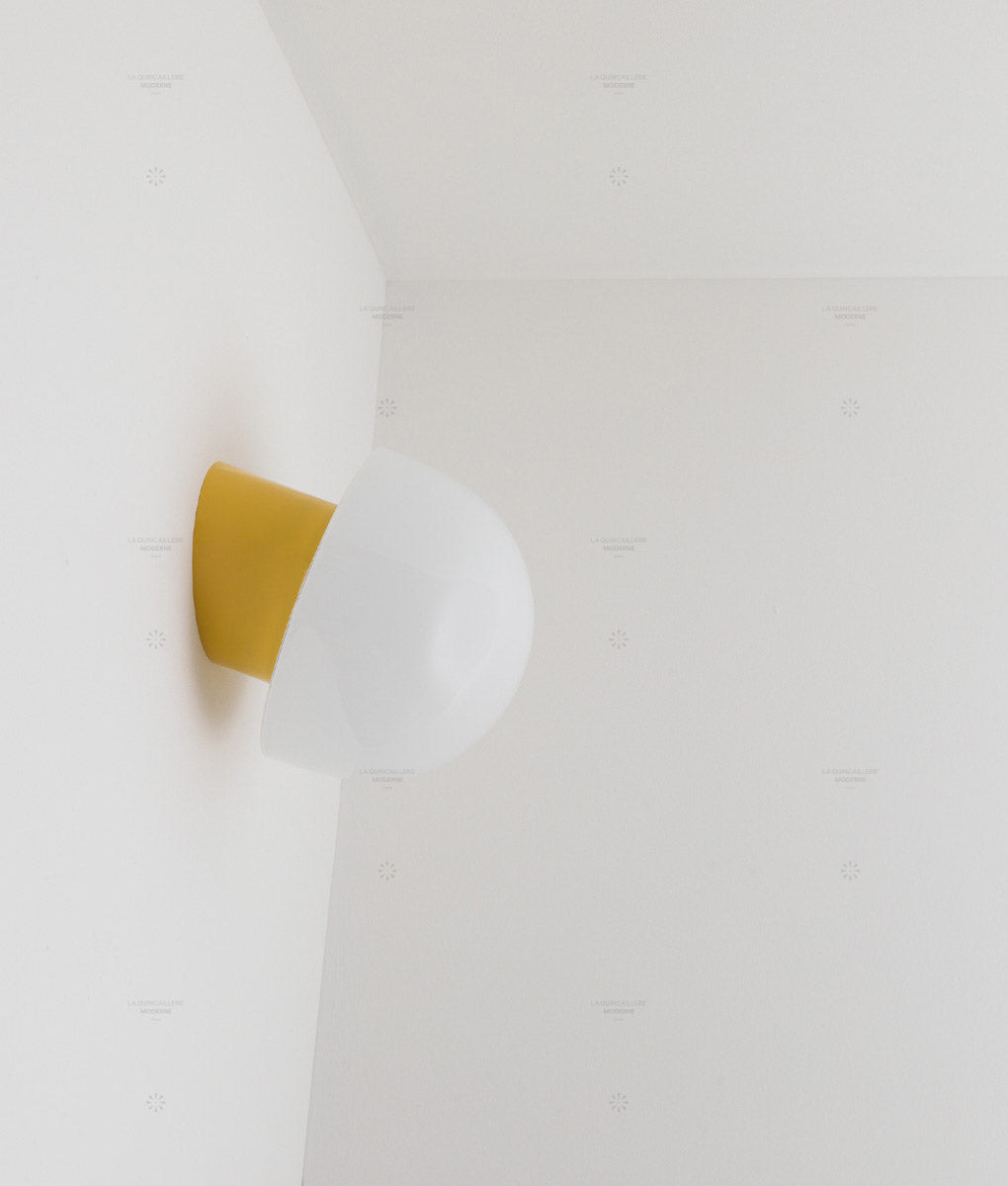 La Quincaillerie moderne - Applique / plafonnier "Bauhaus", jaune tournesol opaline blanche