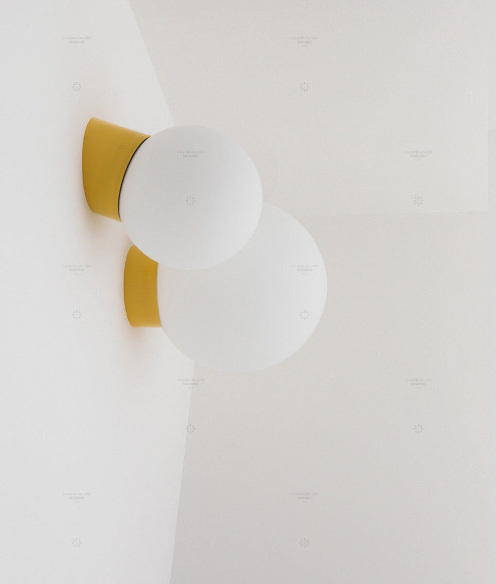 La Quincaillerie moderne - appliques "Bauhaus" droites et inclinées en verre opalin - Fabriqué en Europe et assemblé à Paris