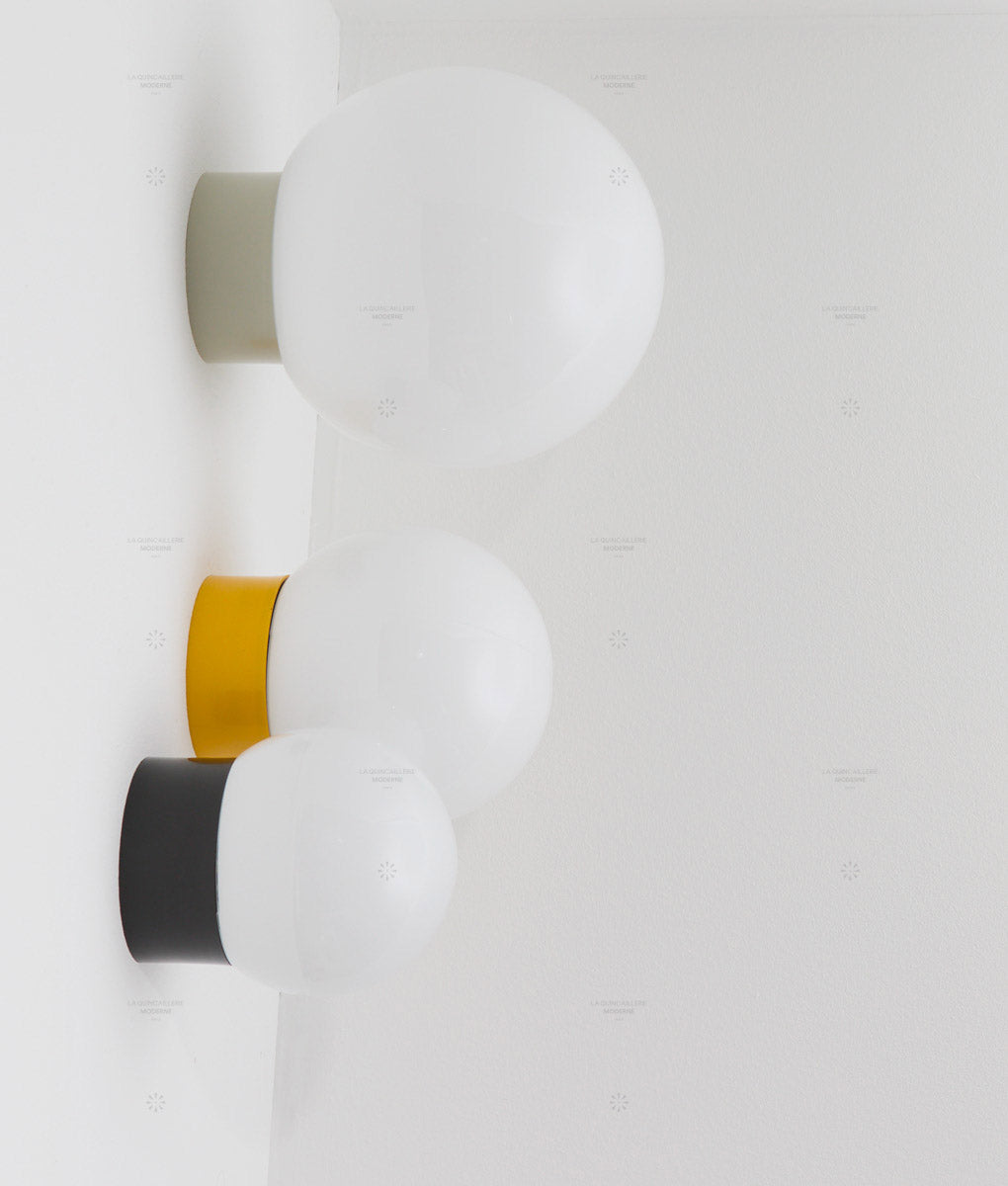 La Quincaillerie moderne - appliques et plafonniers "Bauhaus" en verre opalin mat - Trois tailles de globes - Fabriqués en Europe et assemblés à Paris