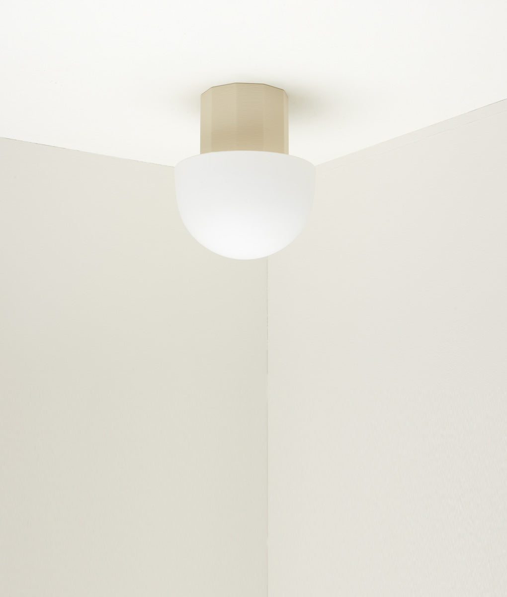 Applique Colonnade Opaline La Quincaillerie moderne Bold Design