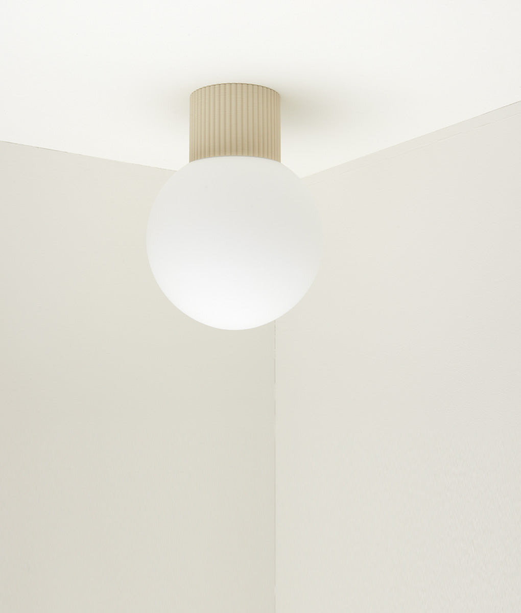 Applique Colonnade Opaline La Quincaillerie moderne Bold Design