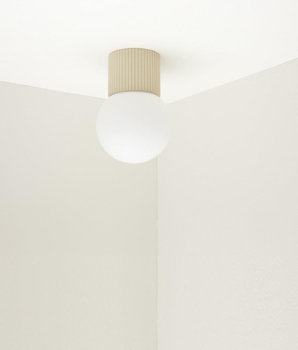 Applique Colonnade Opaline La Quincaillerie moderne Bold Design