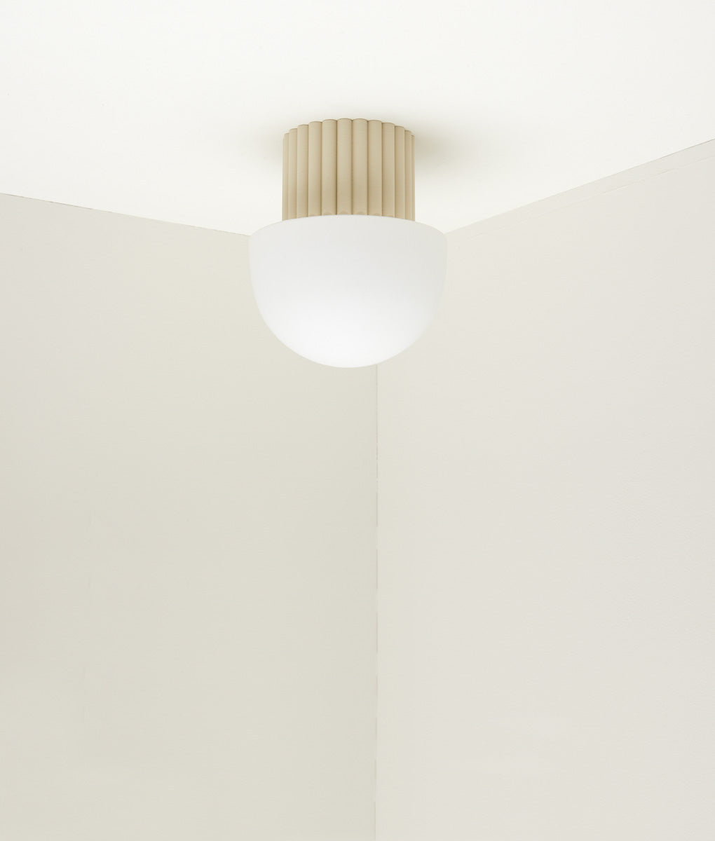 Applique Colonnade Opaline La Quincaillerie moderne Bold Design