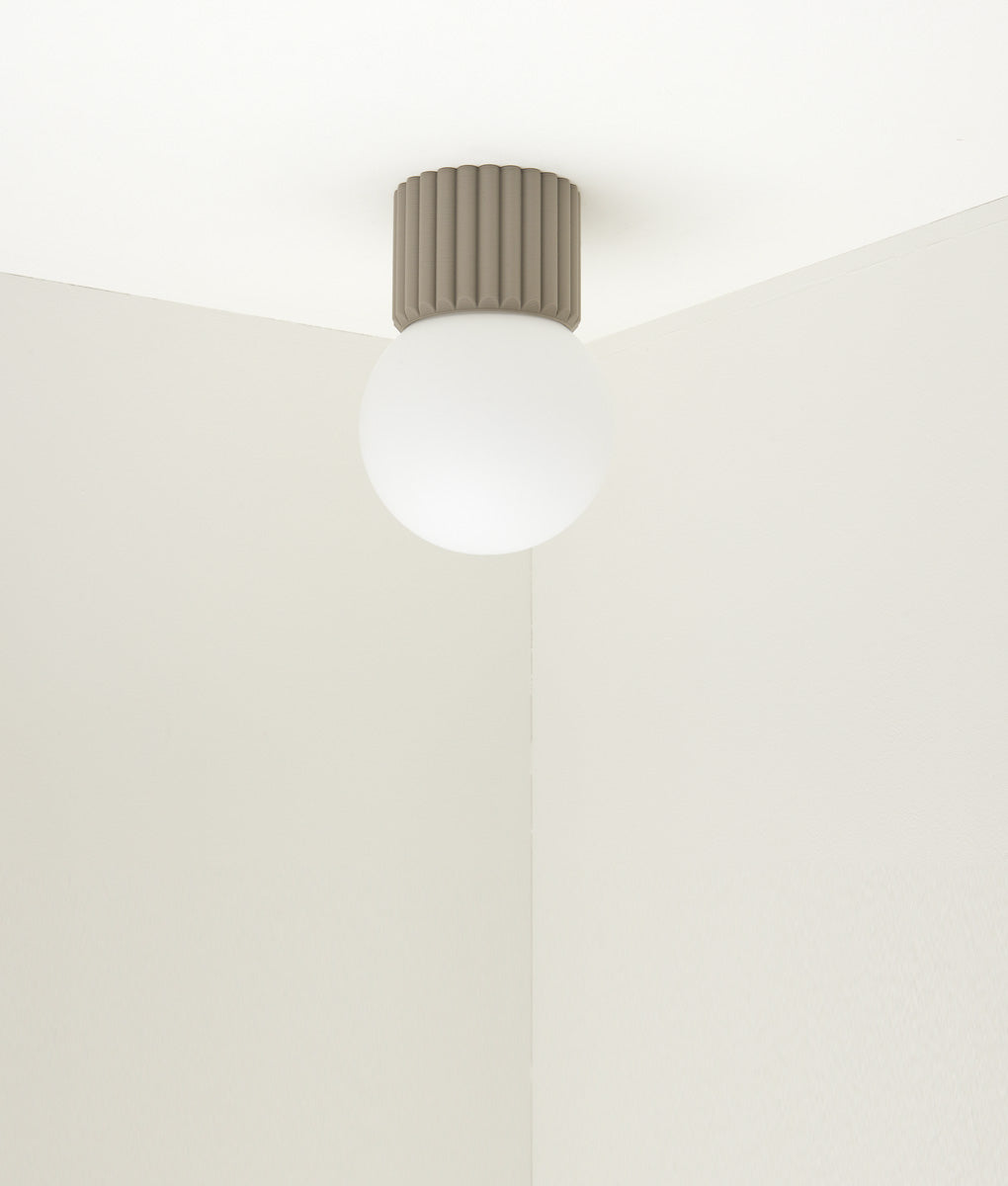 Applique Colonnade Opaline La Quincaillerie moderne Bold Design