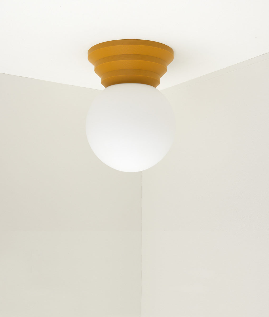 Applique "Colonnade", base pyramide, verrerie boule mate, grand modèle, jaune safran