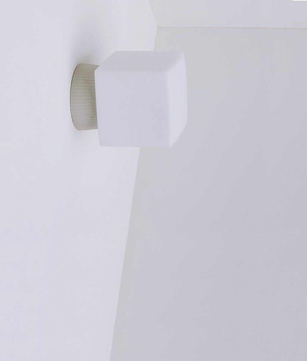 La Quincaillerie moderne - Applique "Grège" porcelaine, verrerie opaline