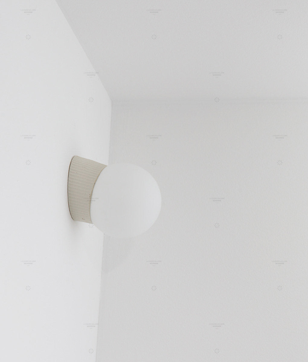 La Quincaillerie moderne - applique "Grège" en porcelaine industrielle et verre opalin - Fabriqué en Europe et assemblé à Paris