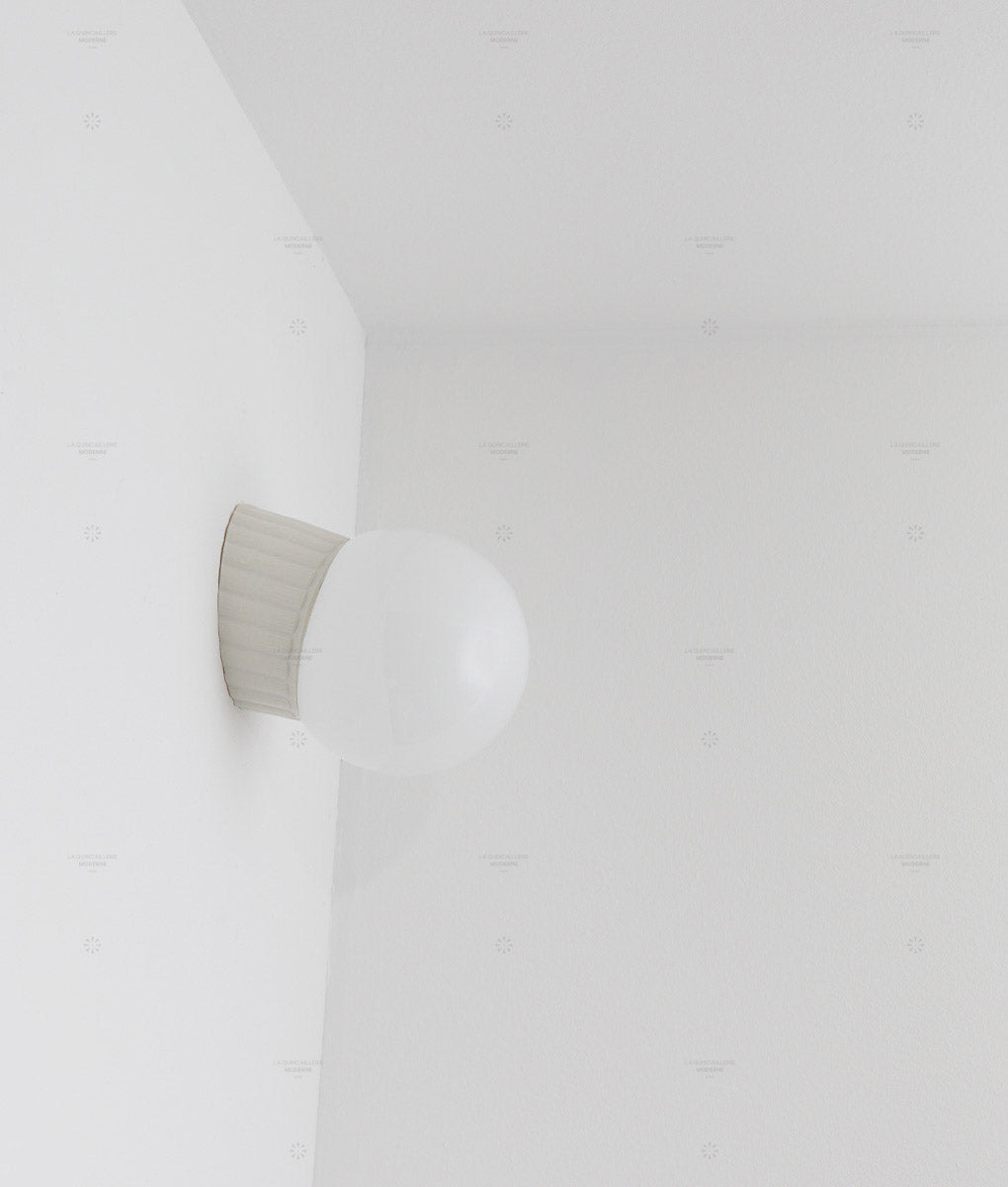 La Quincaillerie moderne - applique "Grège" en porcelaine industrielle et verre opalin - Fabriqué en Europe et assemblé à Paris