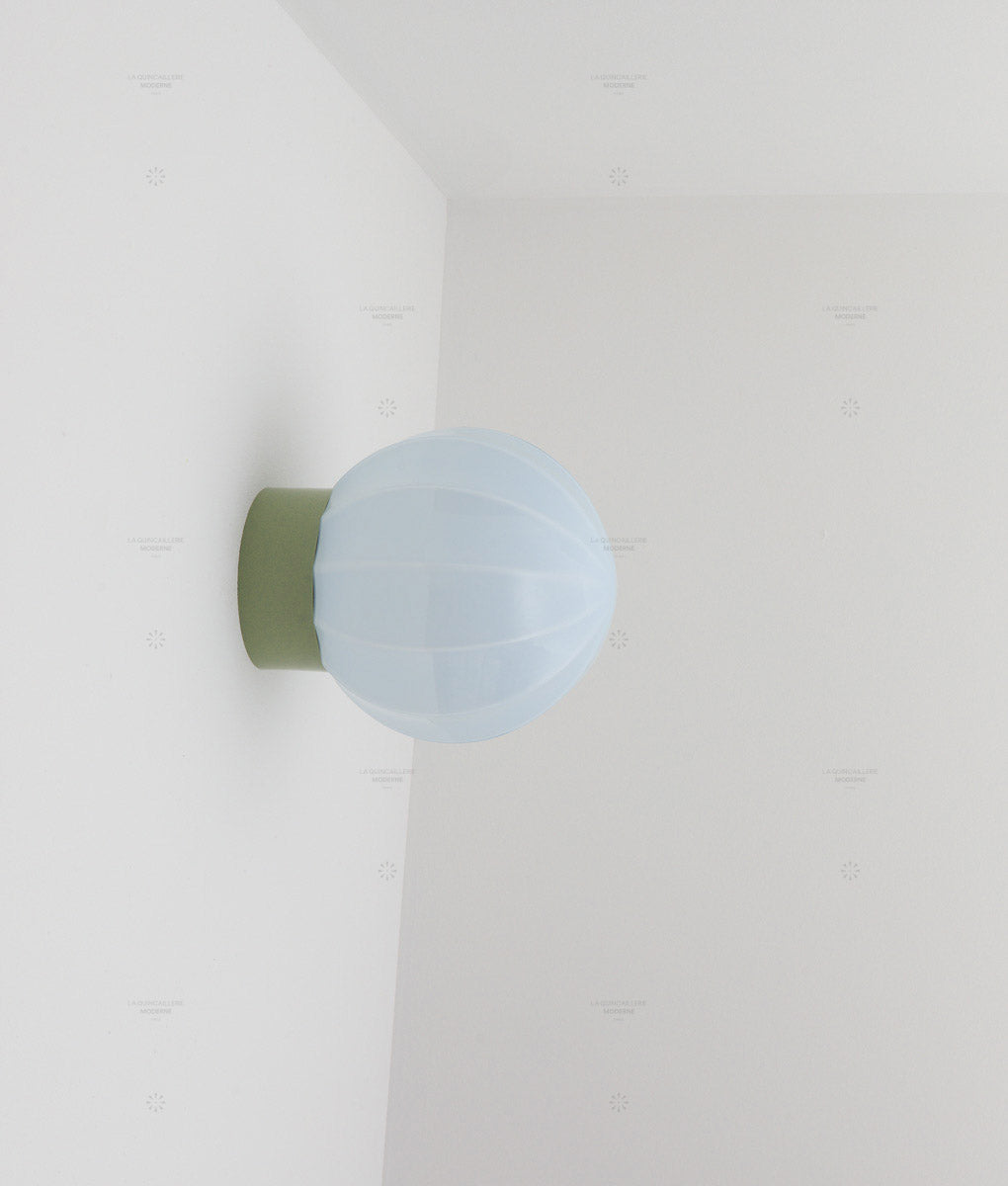 La Quincaillerie moderne - Applique "Movida" droite, vert sauge opaline bleu pâle