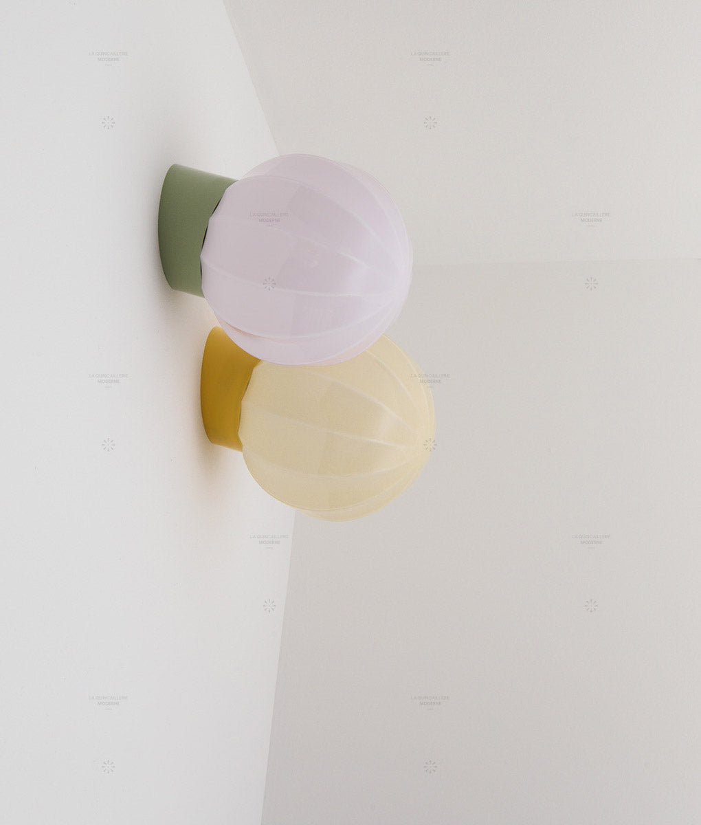 La Quincaillerie moderne - Appliques "Movida" inclinées, vert sauge, jaune tournesol, opalines rose très pâle et crème