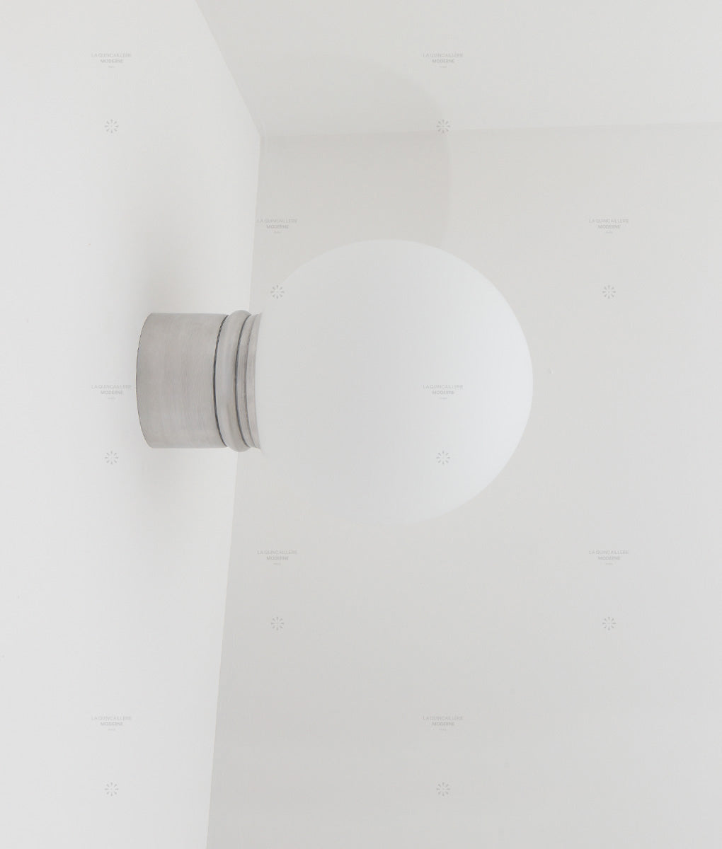 La Quincaillerie moderne - Applique / plafonnier "Odyssée", aluminium brossé, opaline blanche