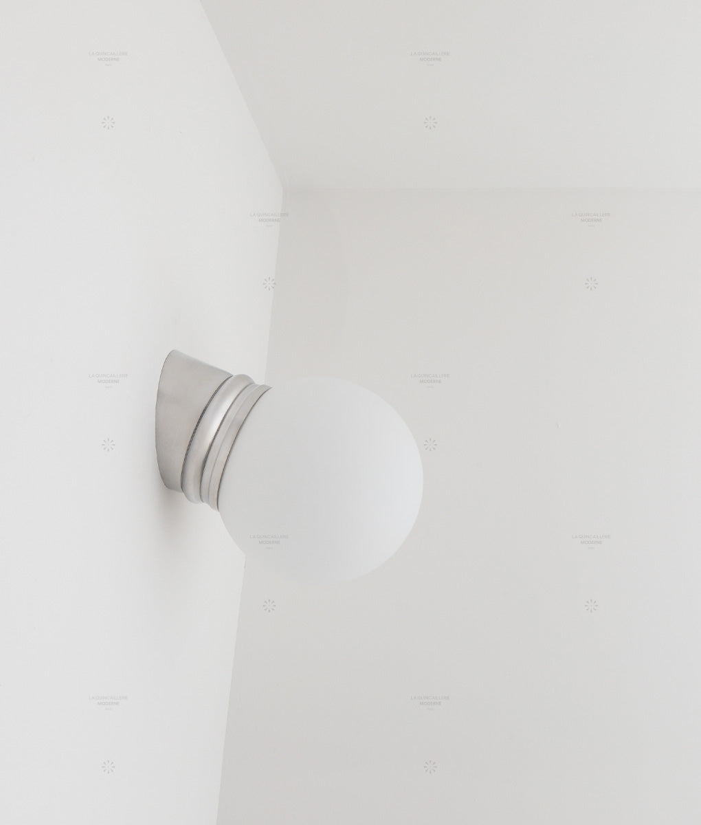 La Quincaillerie moderne - Applique / plafonnier "Odyssee", aluminium brossé, opaline blanche