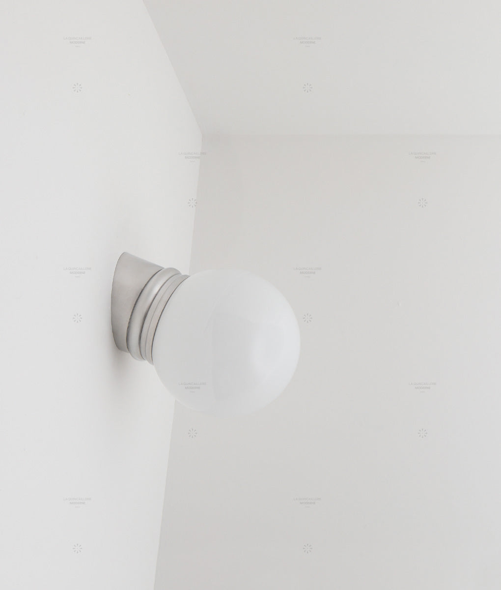 La Quincaillerie moderne - Applique / plafonnier "Odyssee", aluminium brossé, opaline blanche