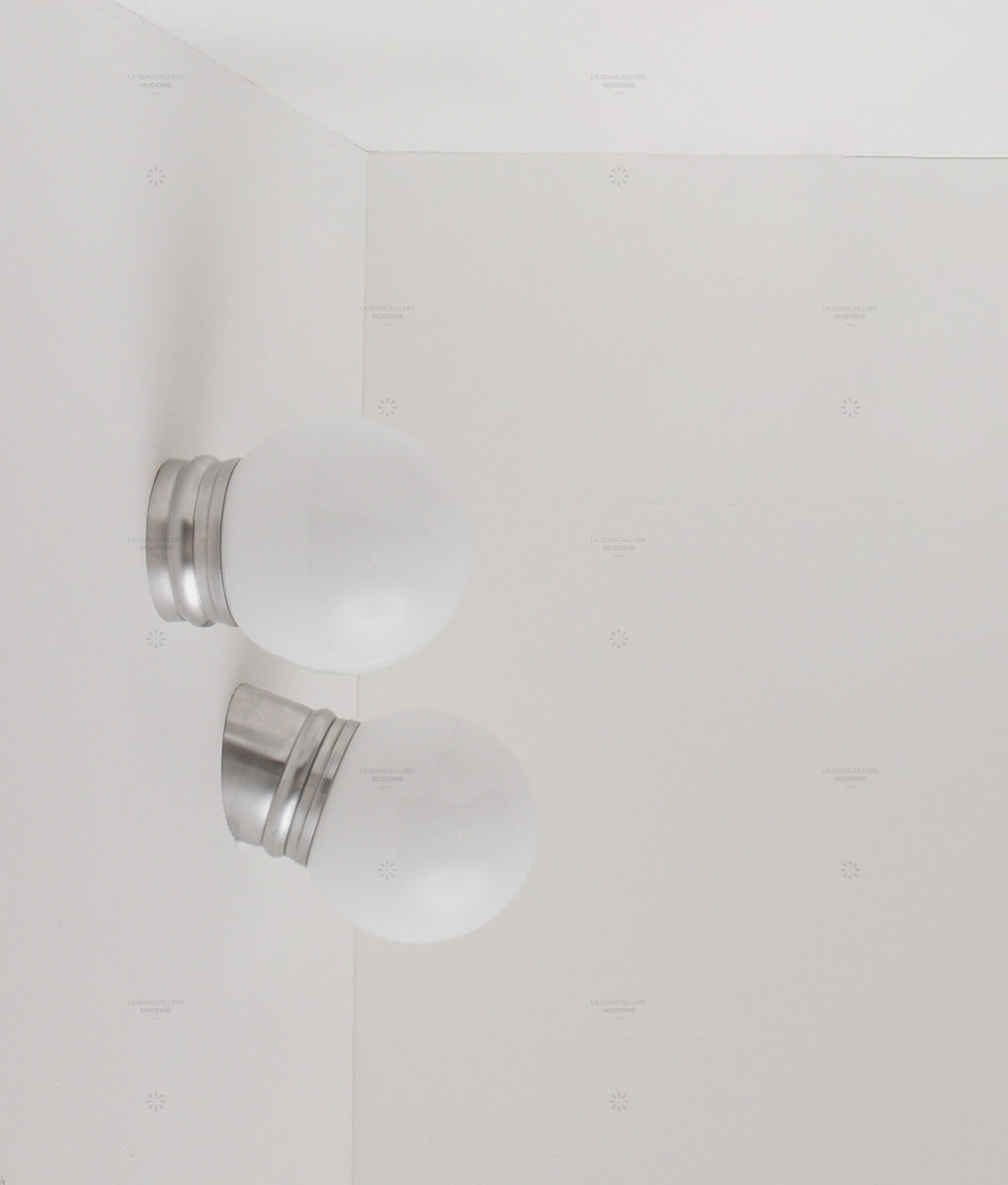 La Quincaillerie moderne - Applique / plafonnier "Odyssee", aluminium brossé, opaline blanche