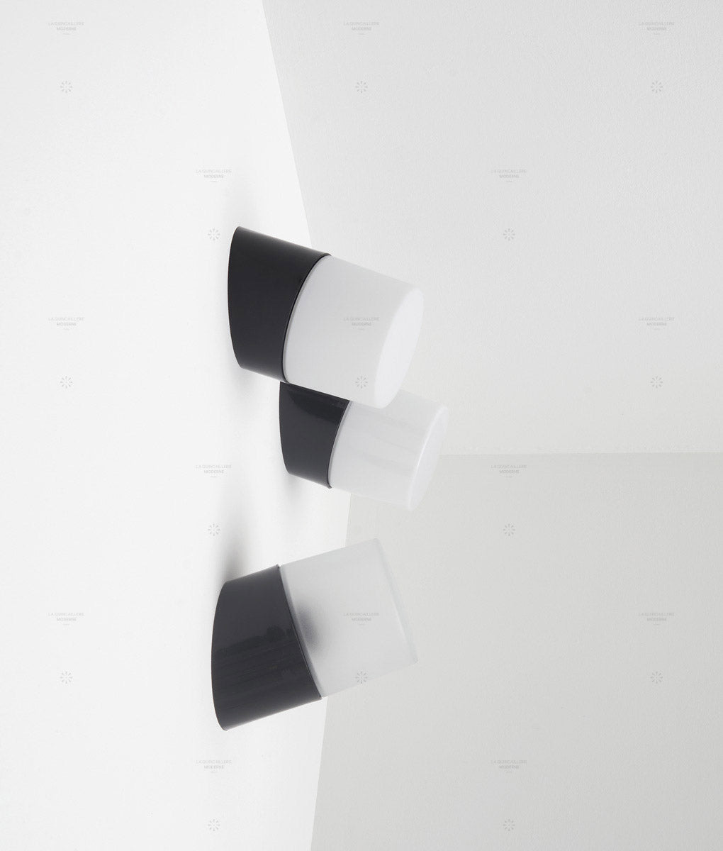 La Quincaillerie moderne - Appliques / plafonniers "Punto", noir opaline blanche