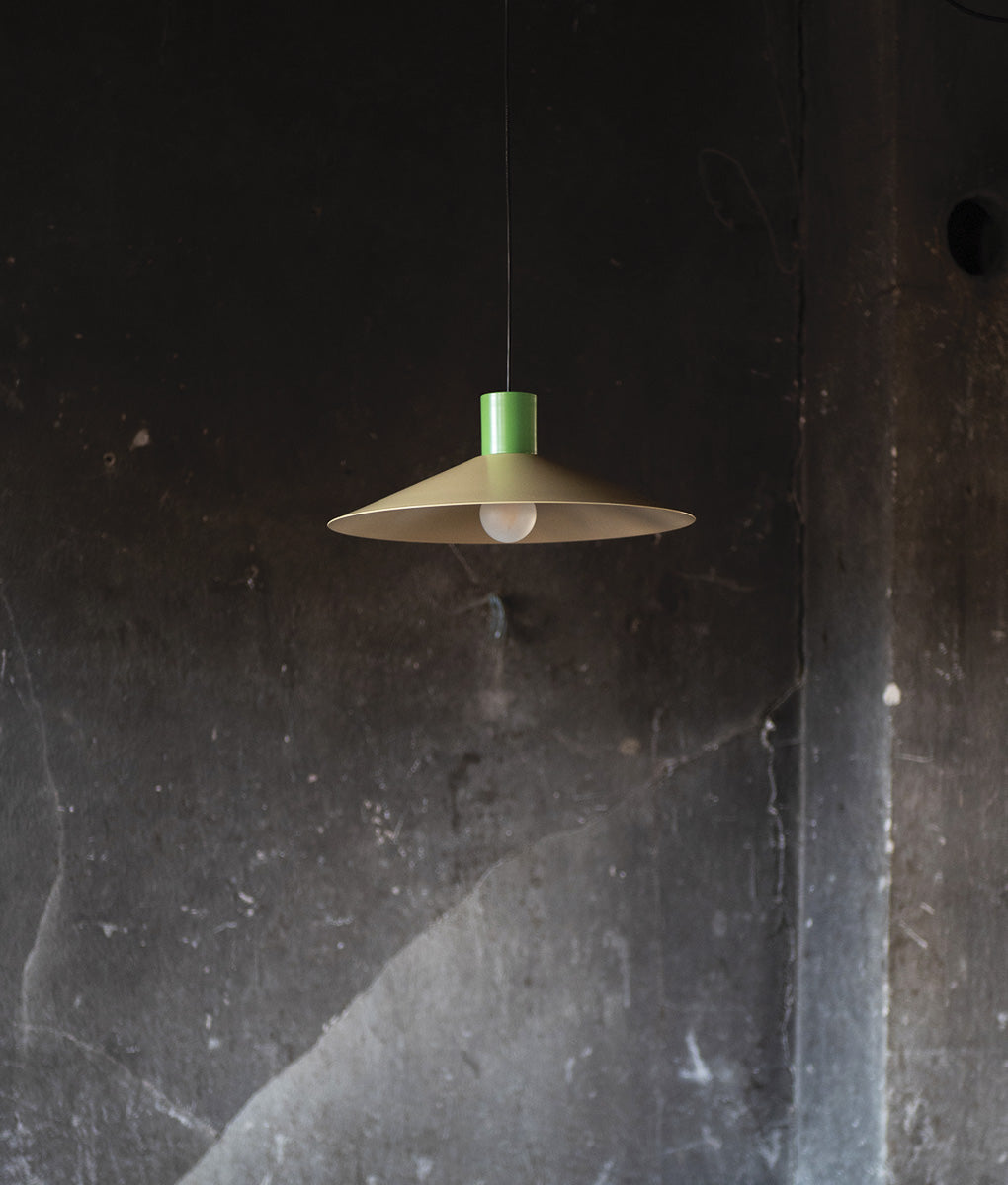 Suspension évasée "Belle de nuit", grand modèle, beige et vert bouton d'or, câble noir - La Quincaillerie moderne