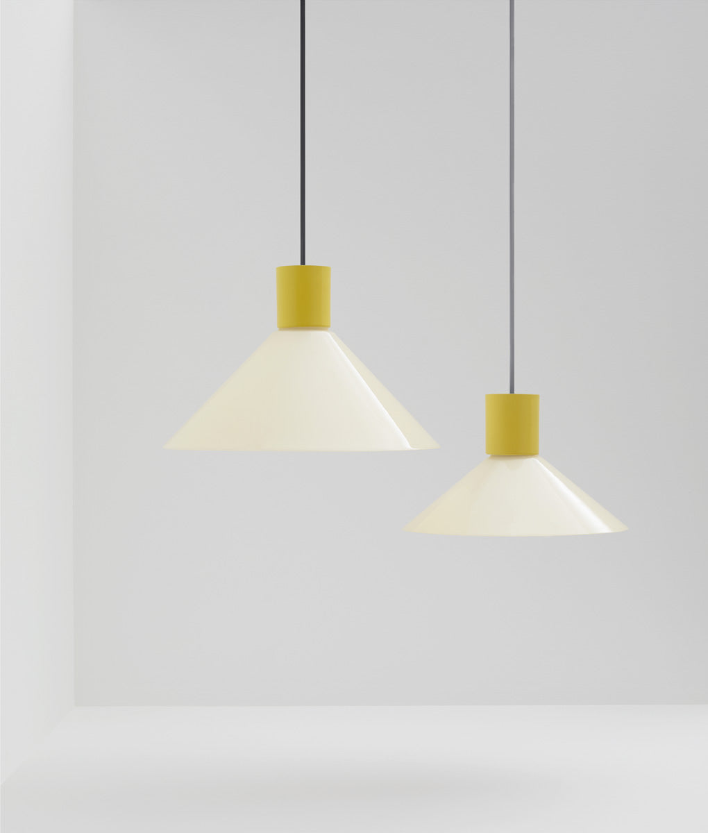 La Quincaillerie moderne - Suspension "Délices" en aluminium peint et verre opalin - Fabriqué en Europe et assemblé à Paris