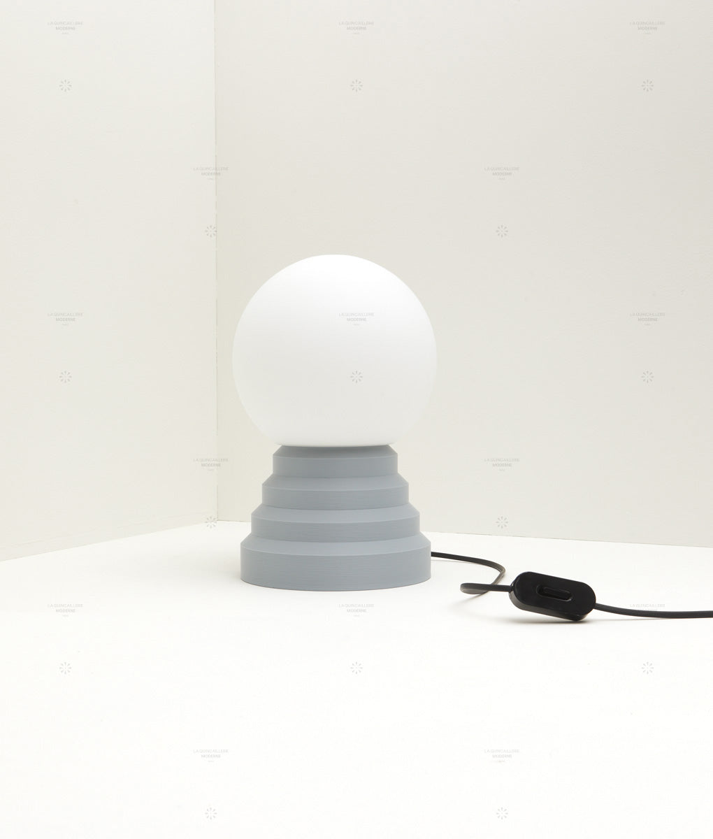 Lampe a poser Colonnade opaline La Quincaillerie moderne Bold Design