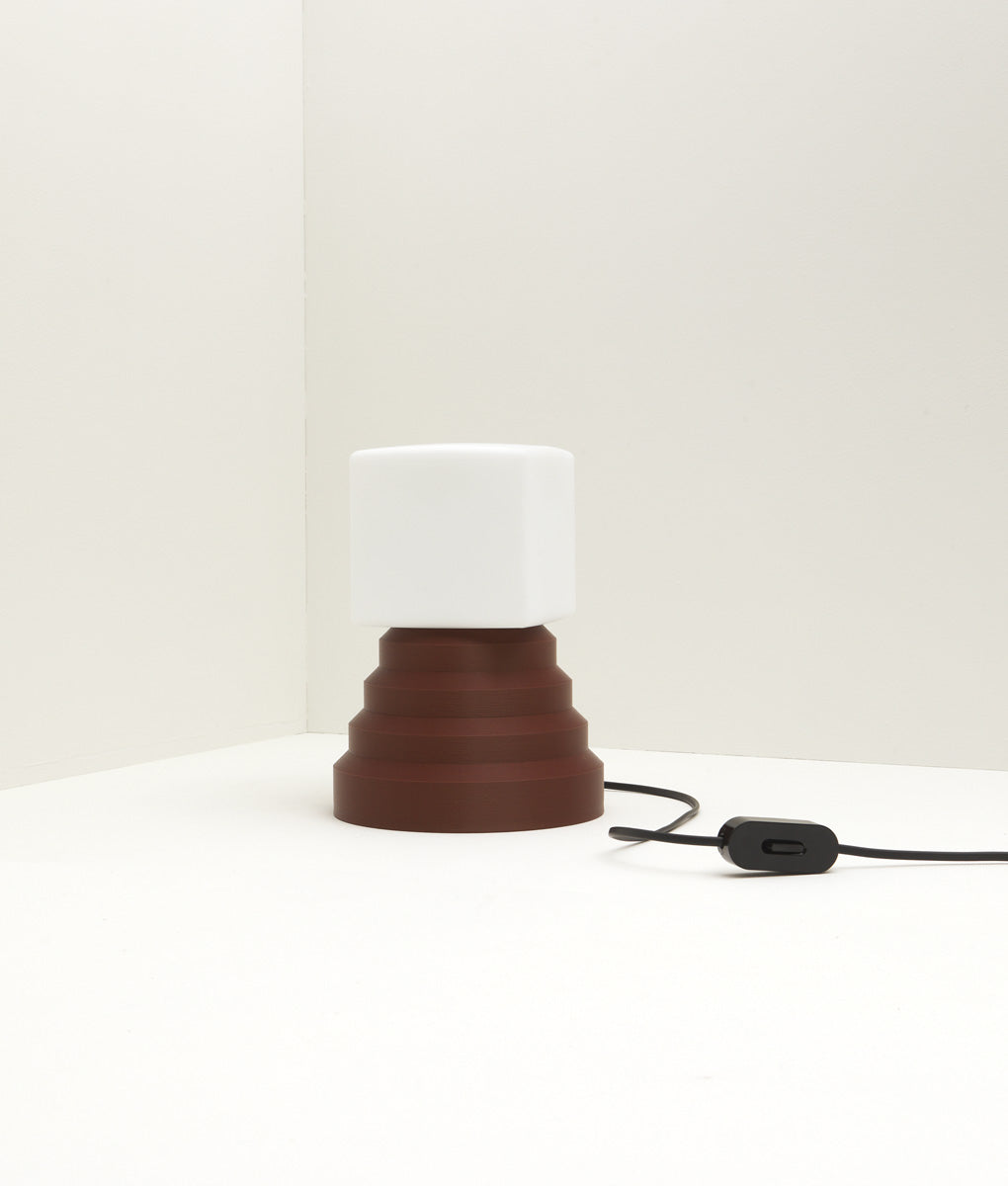 Lampe a poser Colonnade opaline La Quincaillerie moderne Bold Design