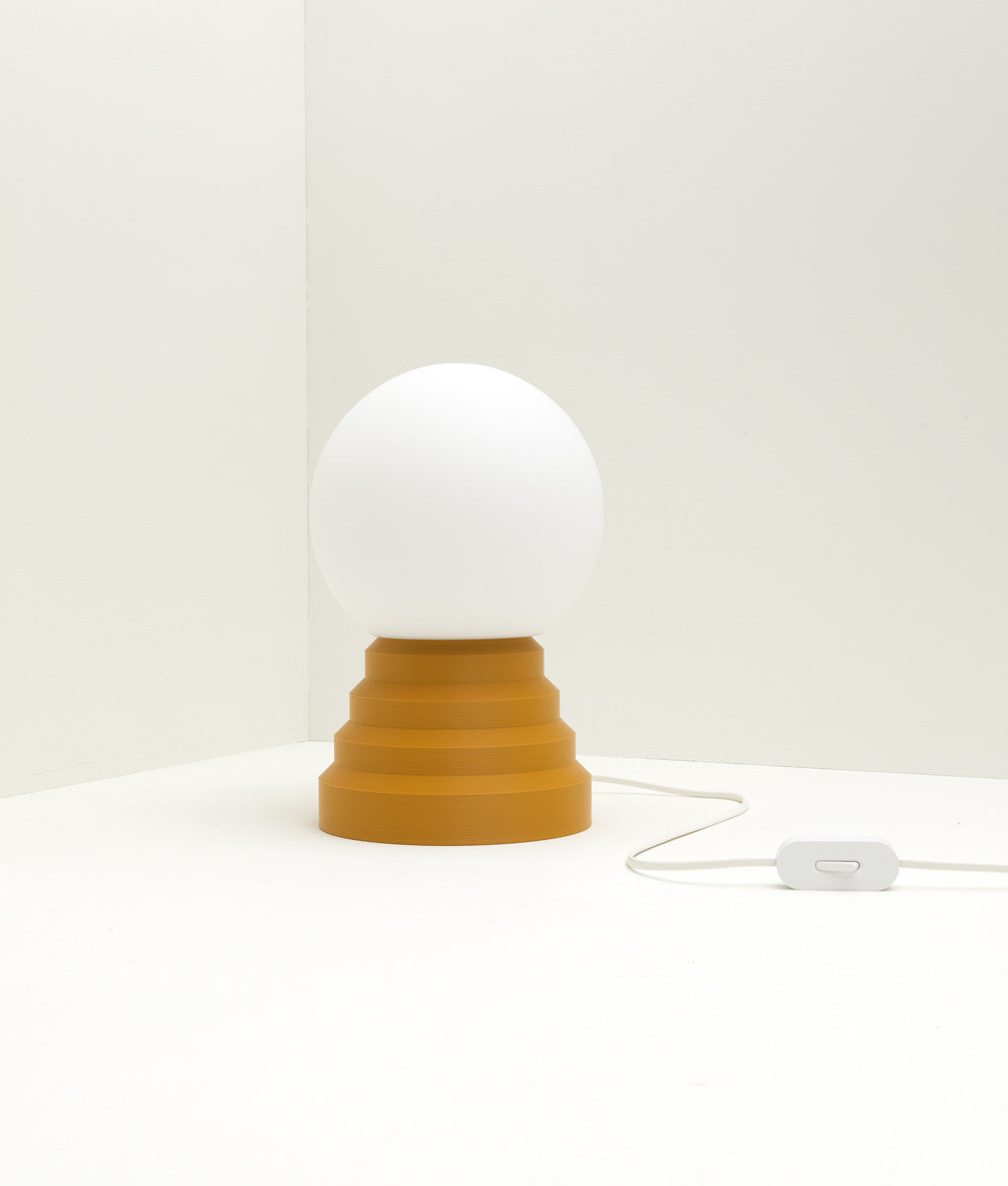 Lampe a poser Colonnade opaline La Quincaillerie moderne Bold Design
