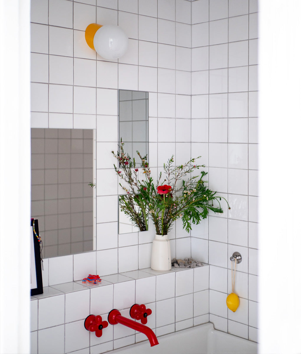 La Quincaillerie moderne - Applique "Bauhaus" jaune tournesol en verre opalin mat - Fabriqué en Europe et assemblé à Paris