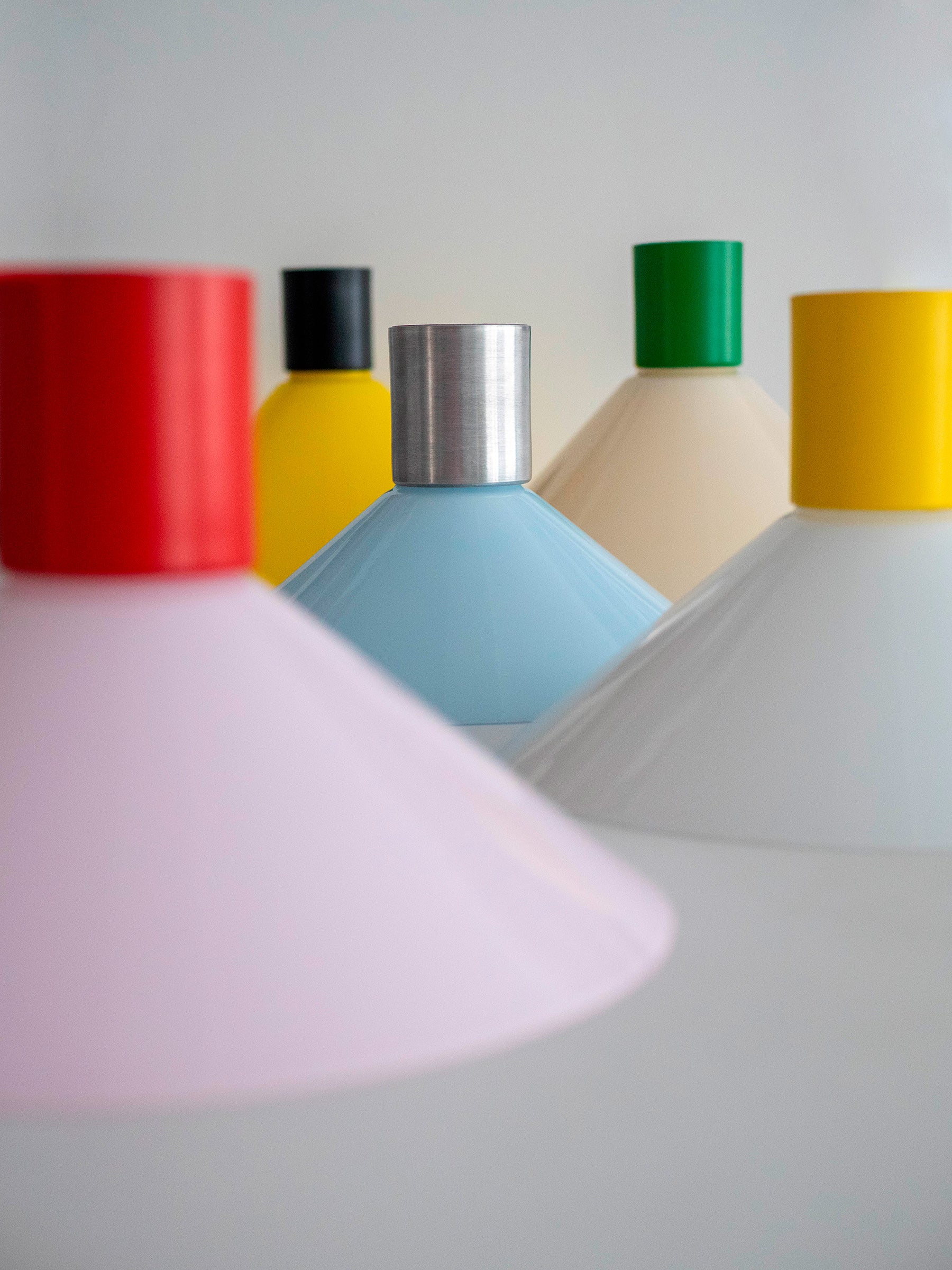 La Quincaillerie moderne - Suspensions "Délices" en opaline colorée. Gamme de coloris