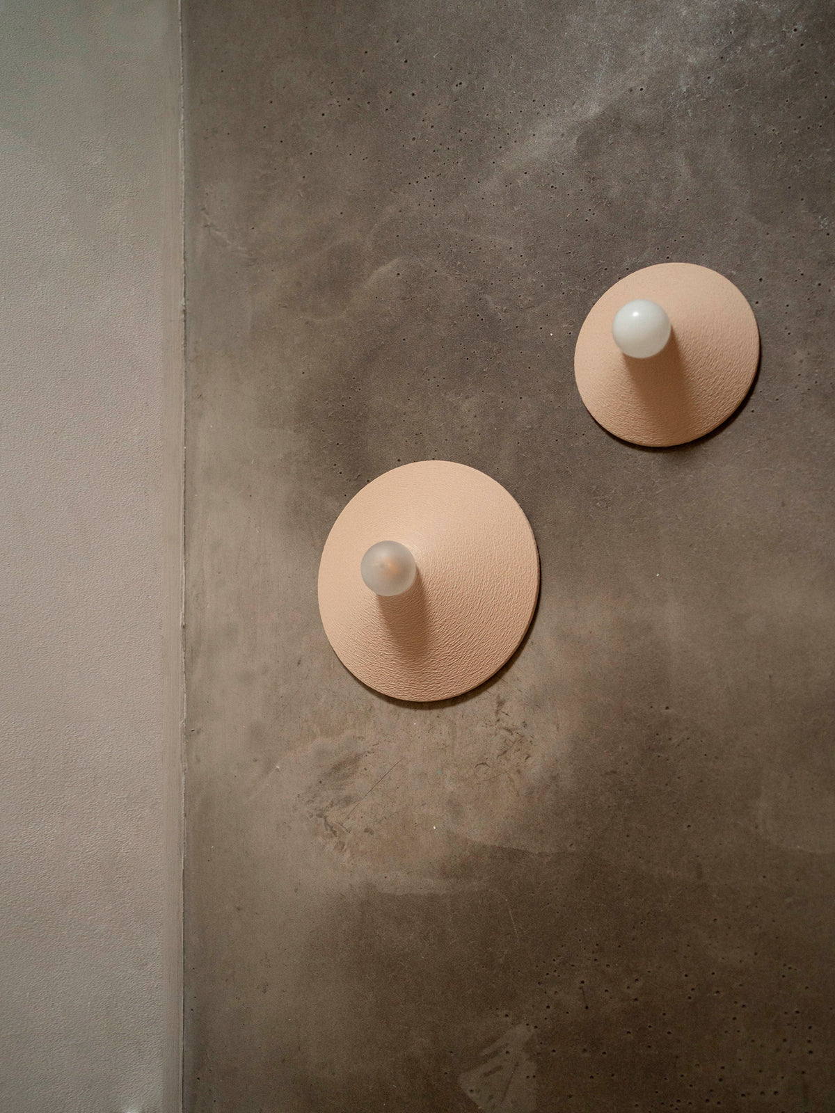 La Quincaillerie moderne. Porte-ampoule "Aimé" en impression 3D avec fibres de chanvre. Fabriqué en Europe et assemblé à Paris.