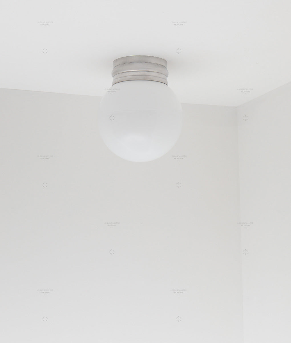 La Quincaillerie moderne - Applique / plafonnier "Odyssee", aluminium brossé, opaline blanche
