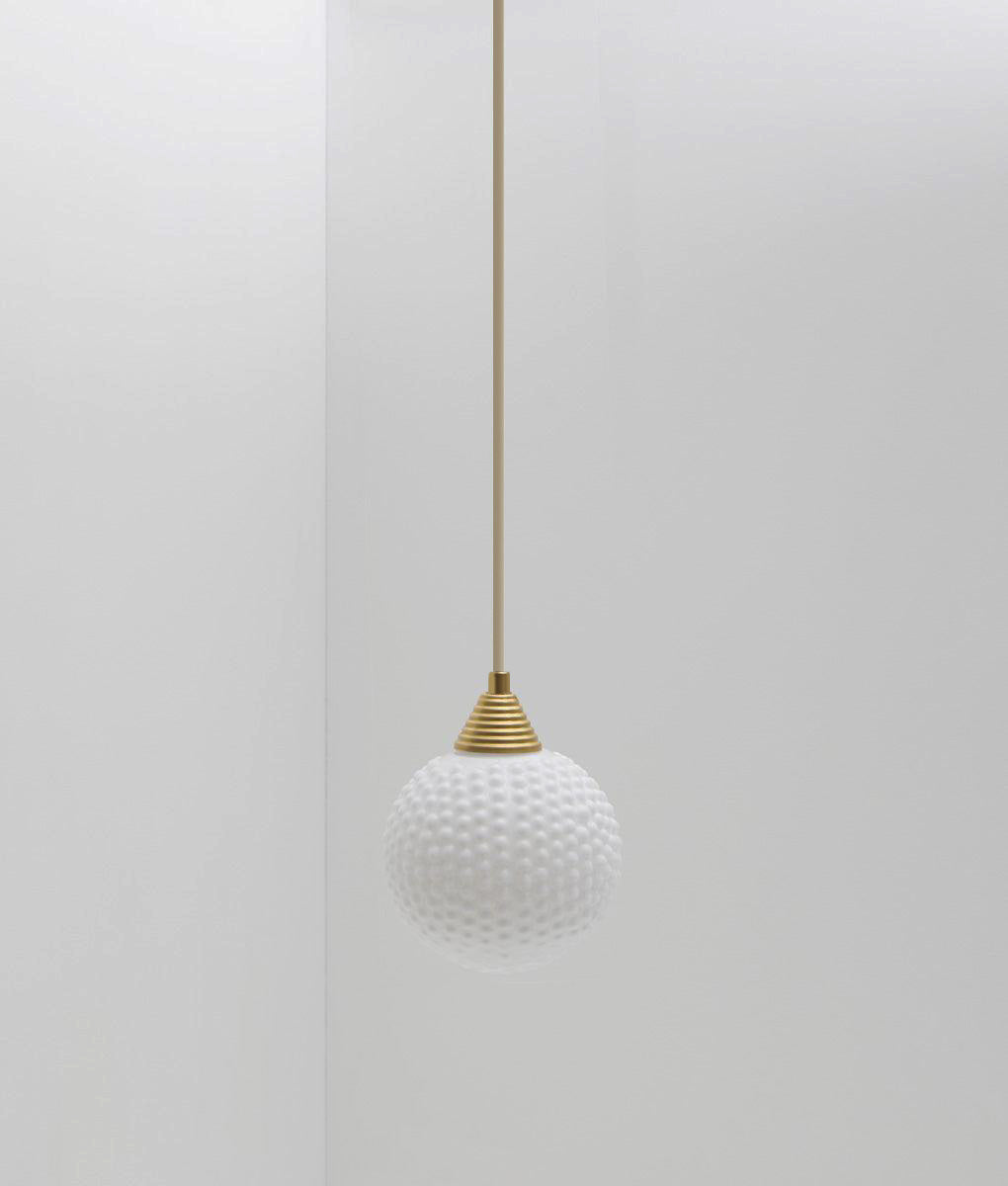 Suspension "Babel", verrerie boule bullée en opaline, la Quincaillerie moderne