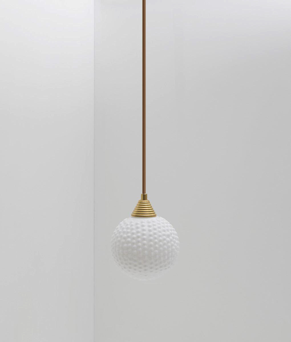 Suspension "Babel", verrerie boule bullée en opaline, la Quincaillerie moderne