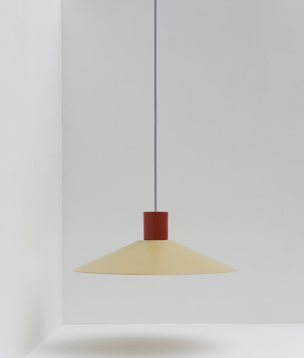 Suspension évasée "Belle de nuit", grand modèle, beige et rouge cardinal, câble bleu-gris - La Quincaillerie moderne
