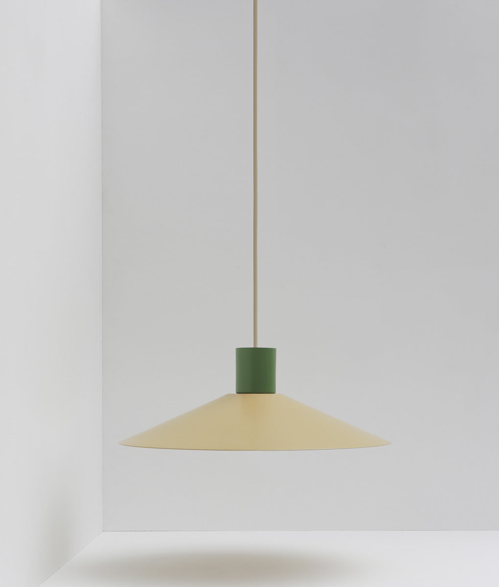 Suspension évasée "Belle de nuit", grand modèle, beige et vert bouton d'or, câble crème - La Quincaillerie moderne