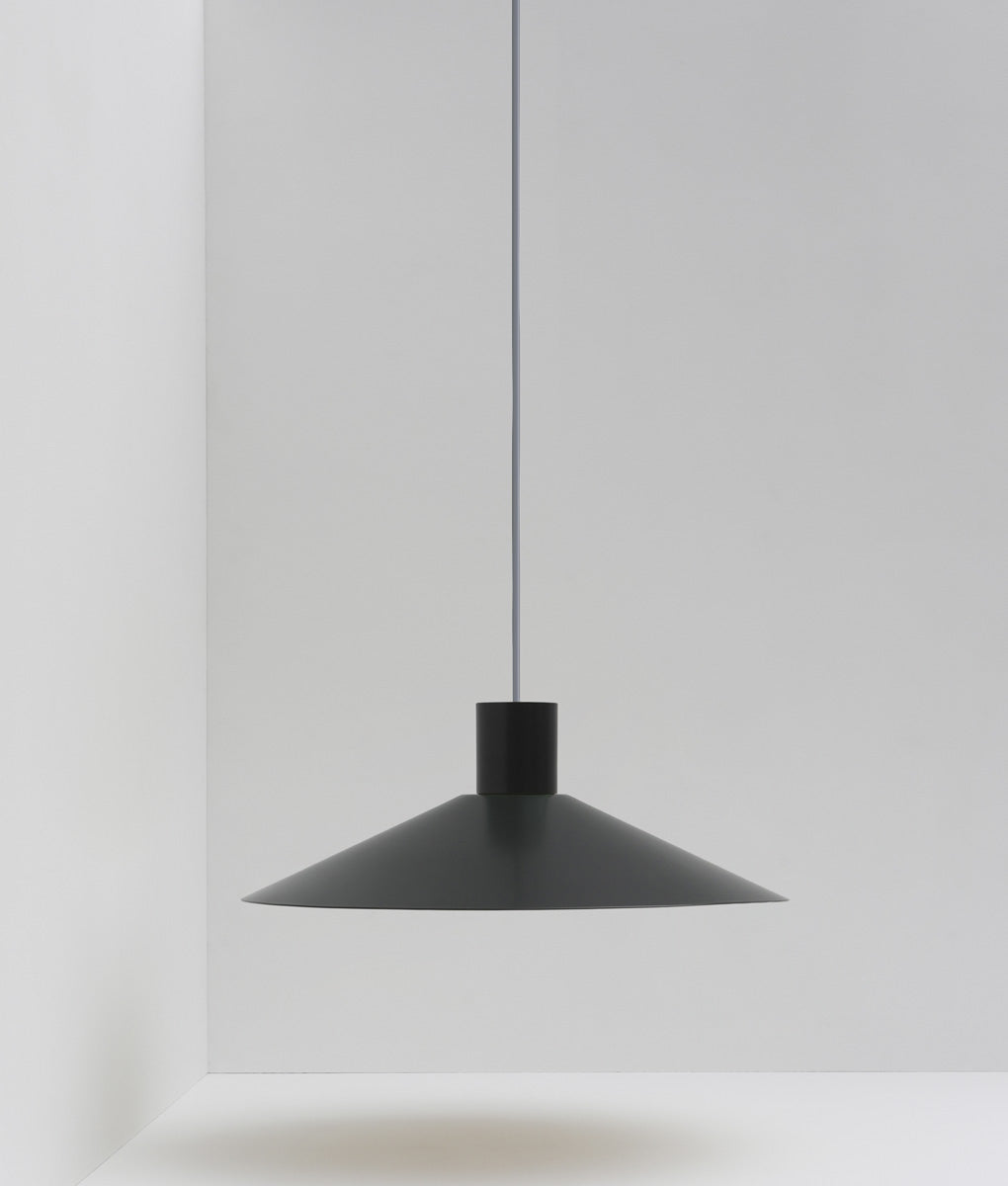 Suspension évasée "Belle de nuit", grand modèle, noir, câble gris-bleu - La Quincaillerie moderne