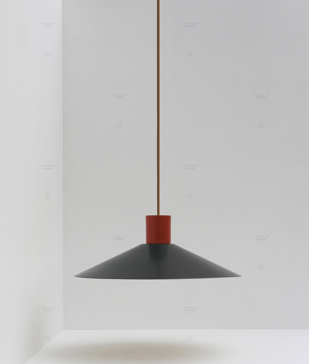 Suspension évasée "Belle de nuit", grand modèle, noir et rouge cardinal, câble marron - La Quincaillerie moderne