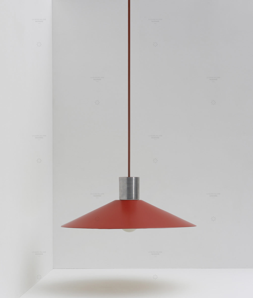 La Quincaillerie moderne - Suspension évasée "Belle de nuit", grand modèle, aluminium brossé et rouge cardinal