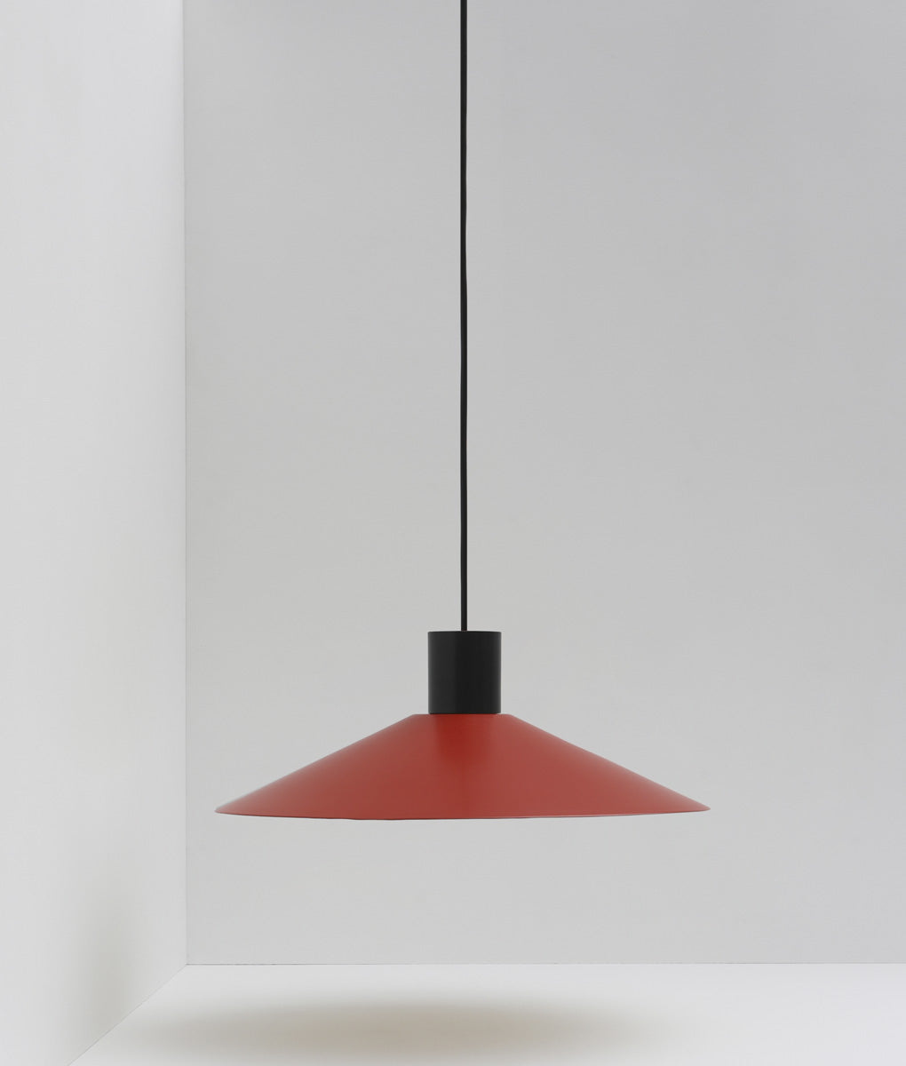 Suspension évasée "Belle de nuit", grand modèle, rouge cardinal et noir, câble noir - La Quincaillerie moderne
