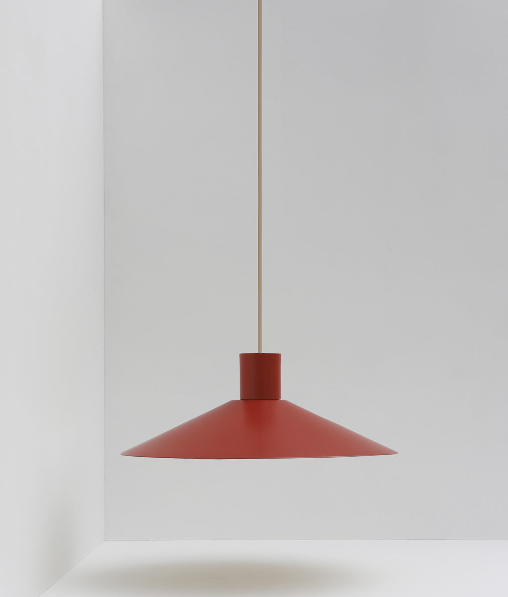 Suspension évasée "Belle de nuit", grand modèle, rouge cardinal, câble crème - La Quincaillerie moderne