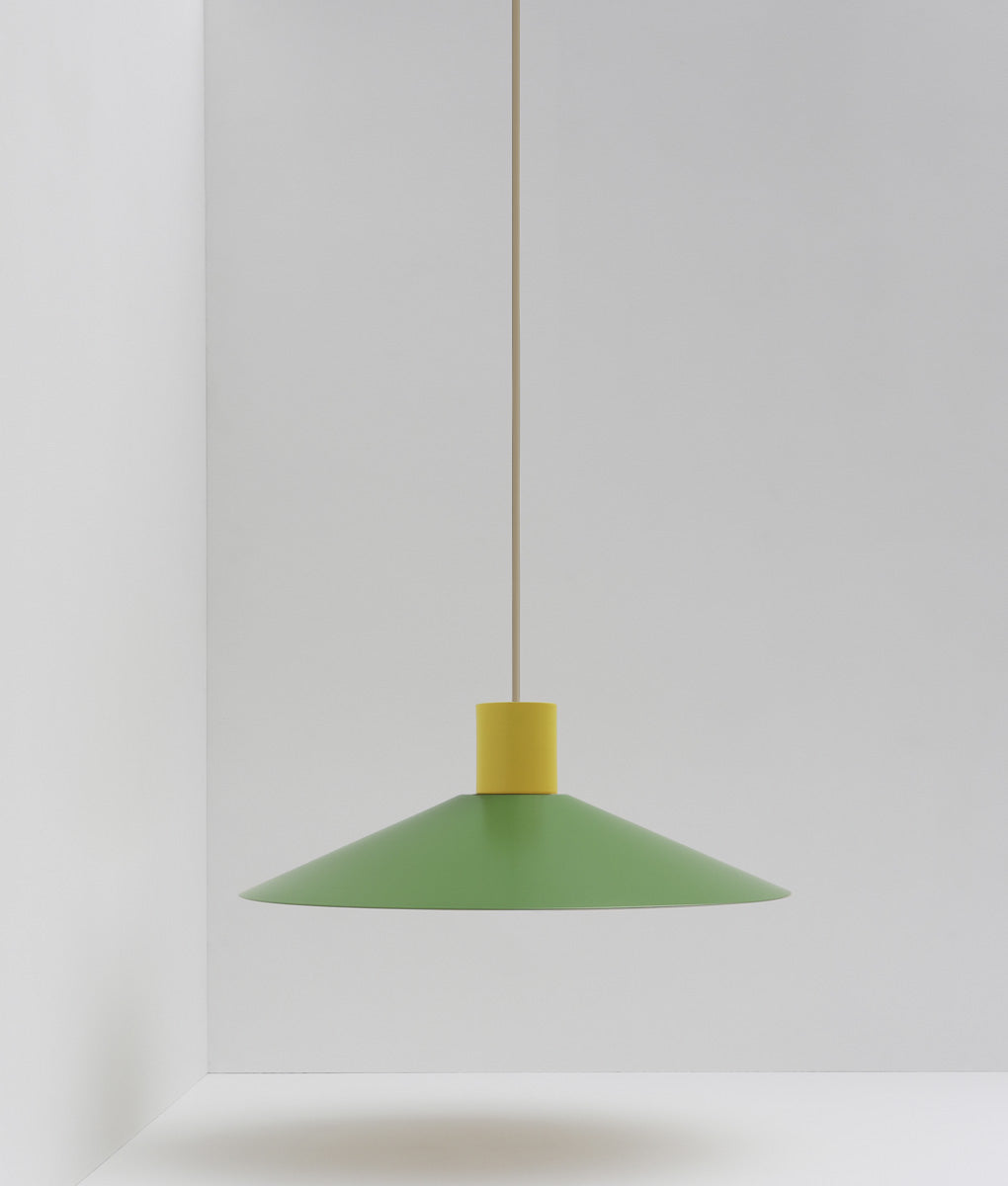 Suspension évasée "Belle de nuit", grand modèle, jaune bouton d'or et vert champêtre, câble crème - La Quincaillerie moderne