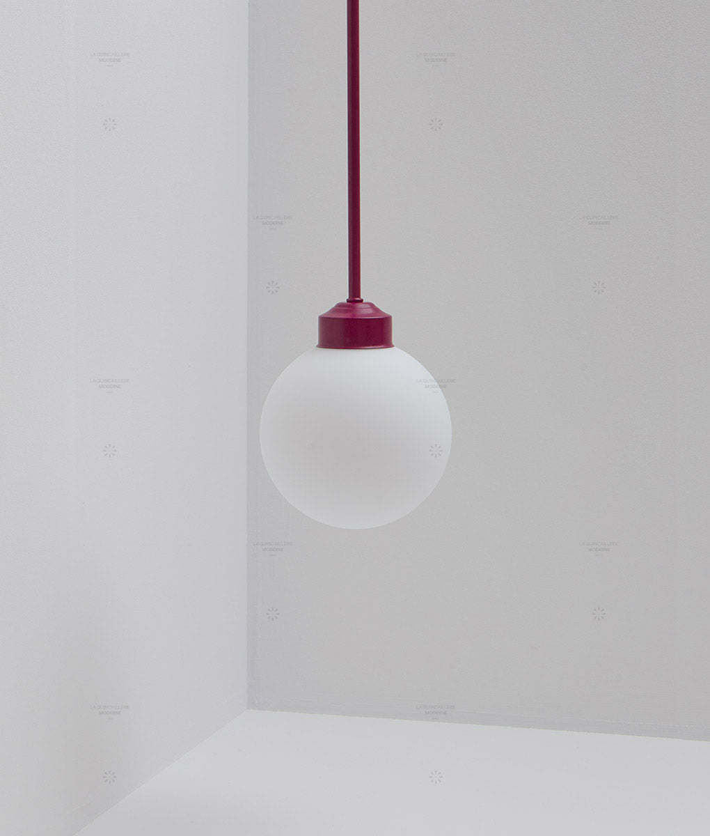 La Quincaillerie moderne - Suspension "Bistro" prune, verrerie opaline satinée