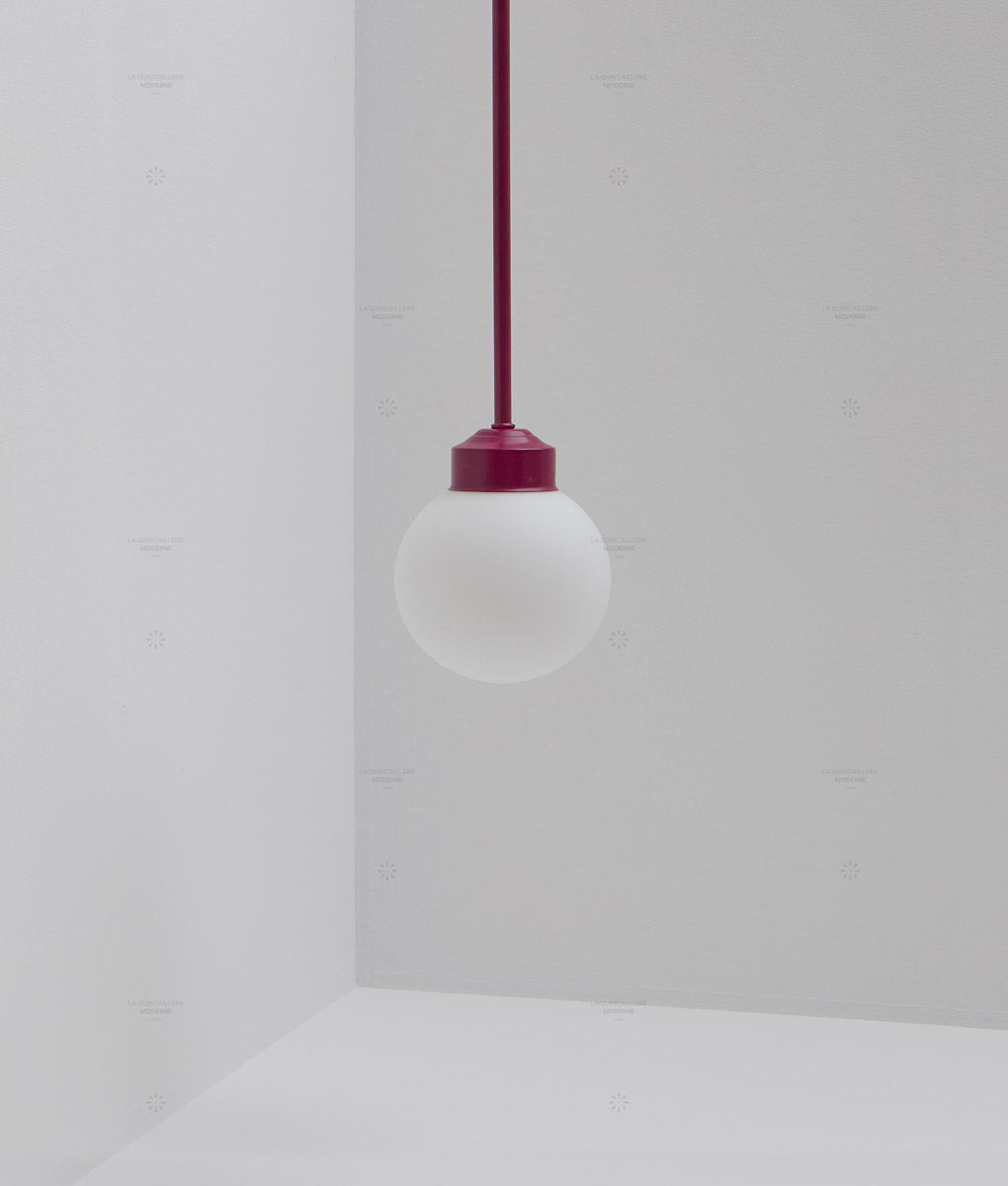 La Quincaillerie moderne - Suspension "Bistro" prune, verrerie opaline mate