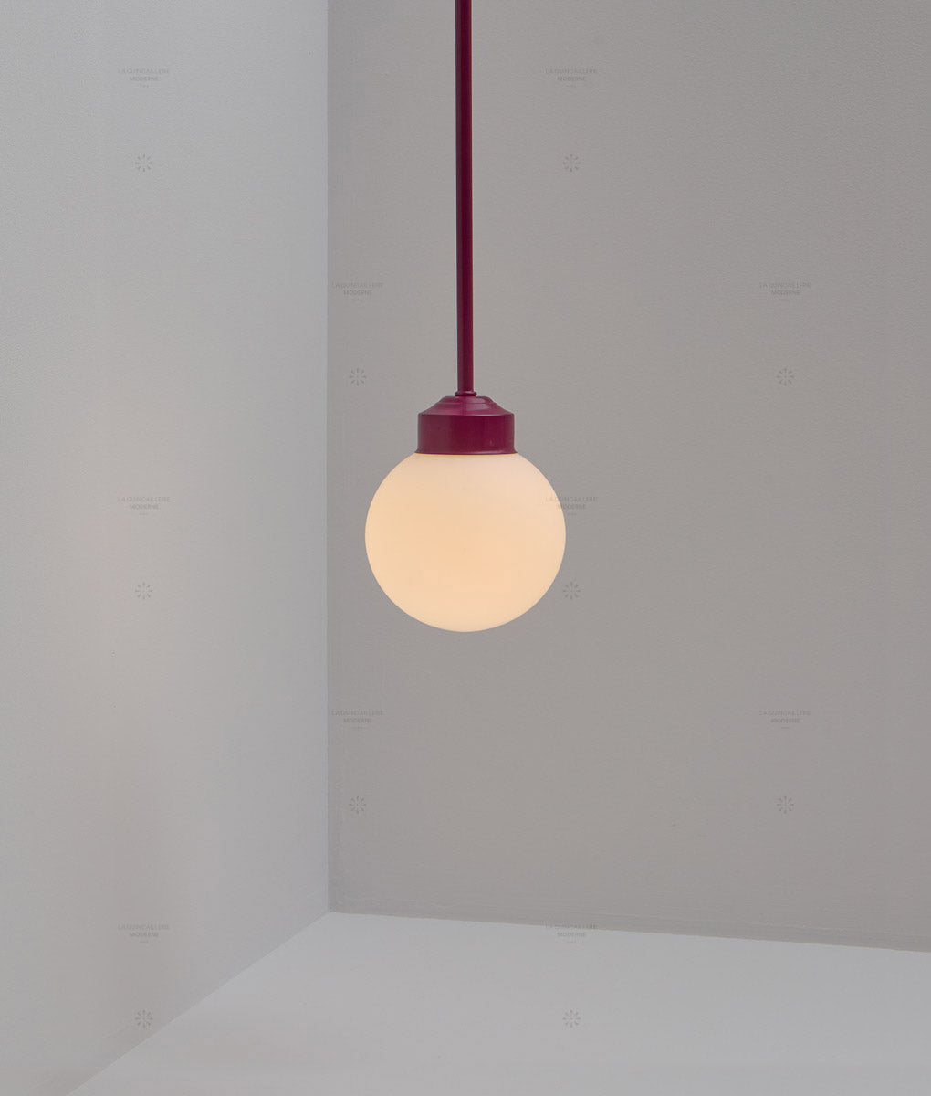 La Quincaillerie moderne - Suspension "Bistro" prune, verrerie opaline mate