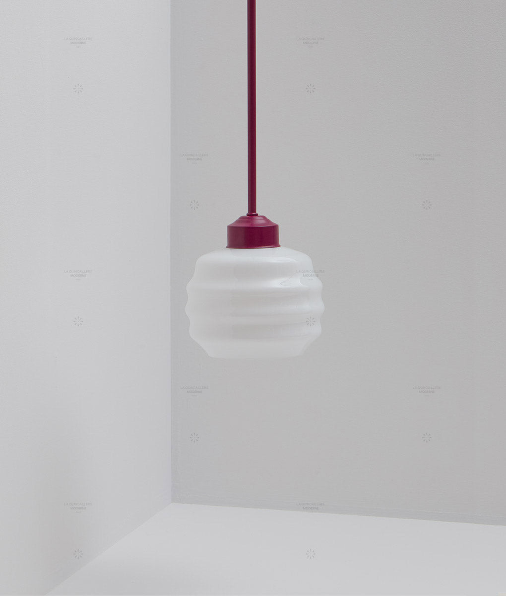 La Quincaillerie moderne - Suspension "Bistro" prune, verrerie opaline satinée